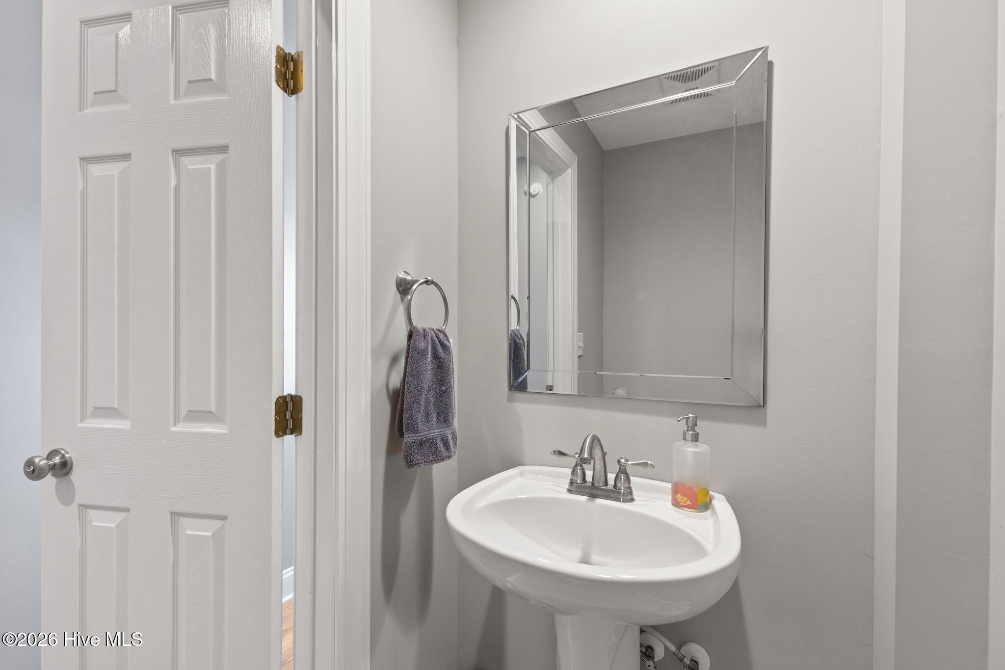 100563180 | Photo 40