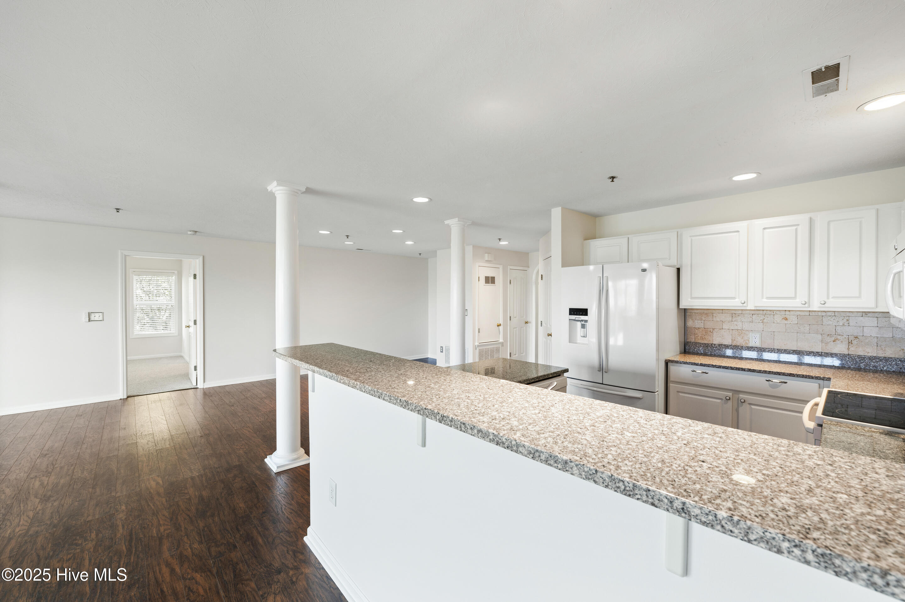 100558054 | Photo 23