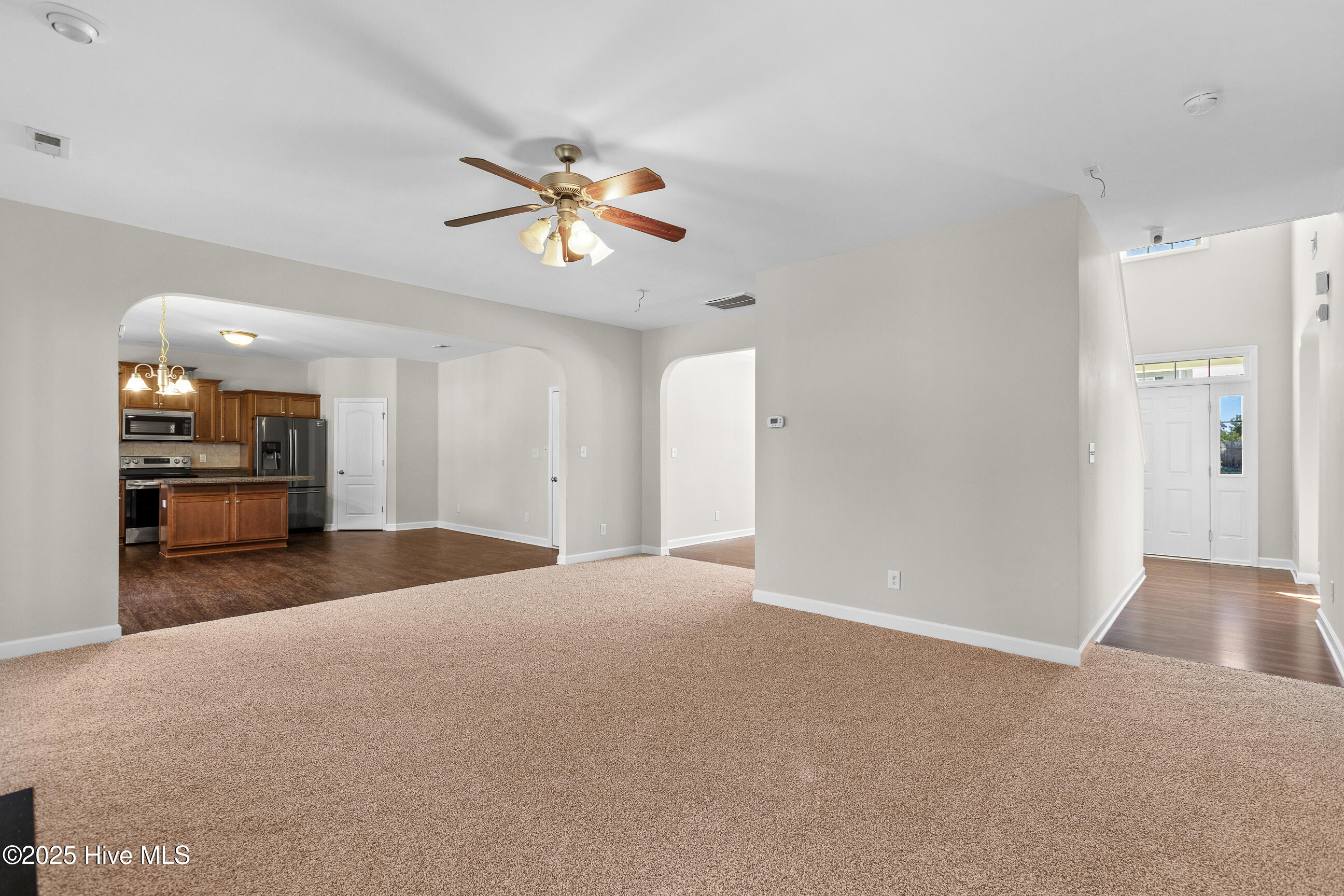 100534668 | Photo 11