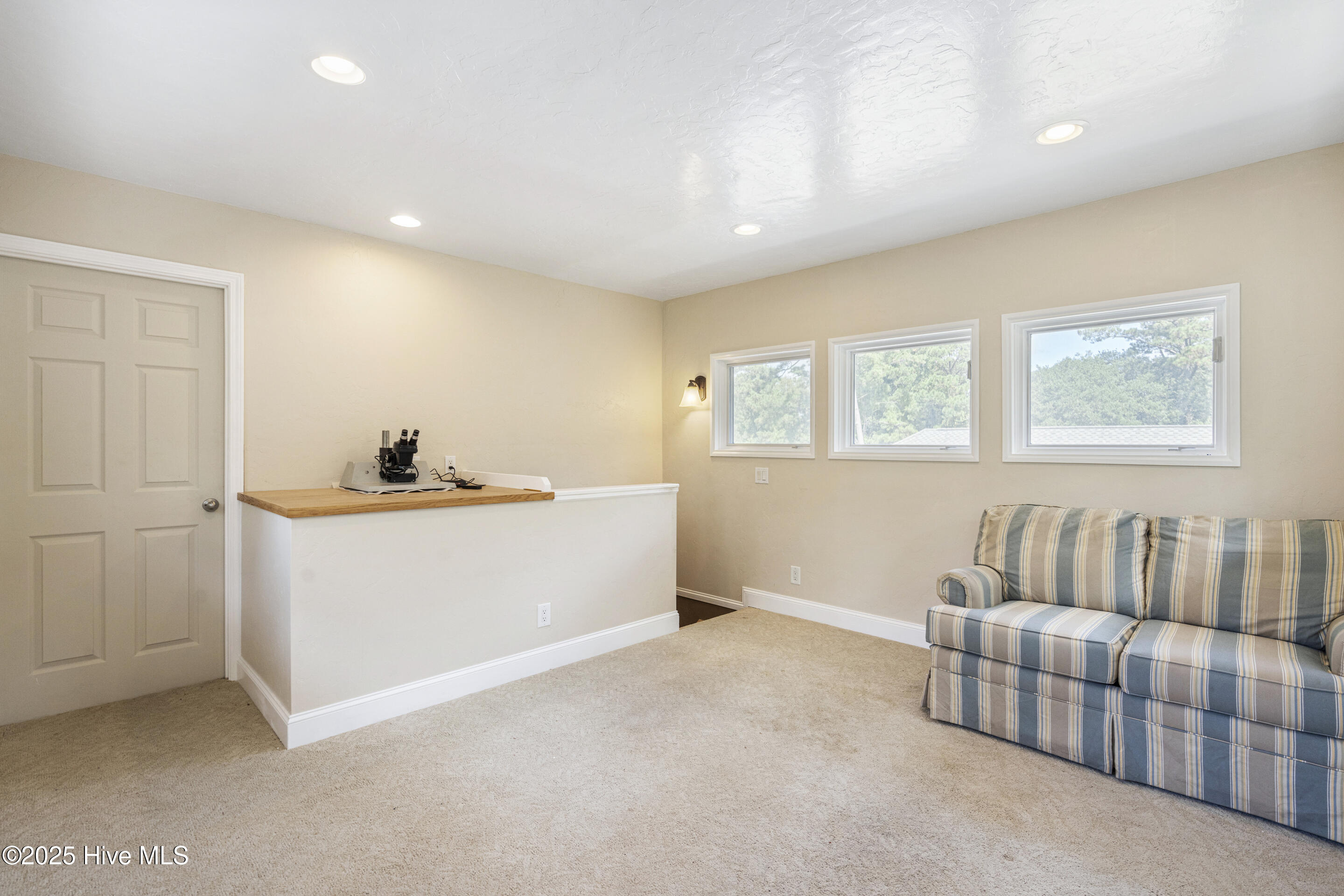 100569480 | Photo 71