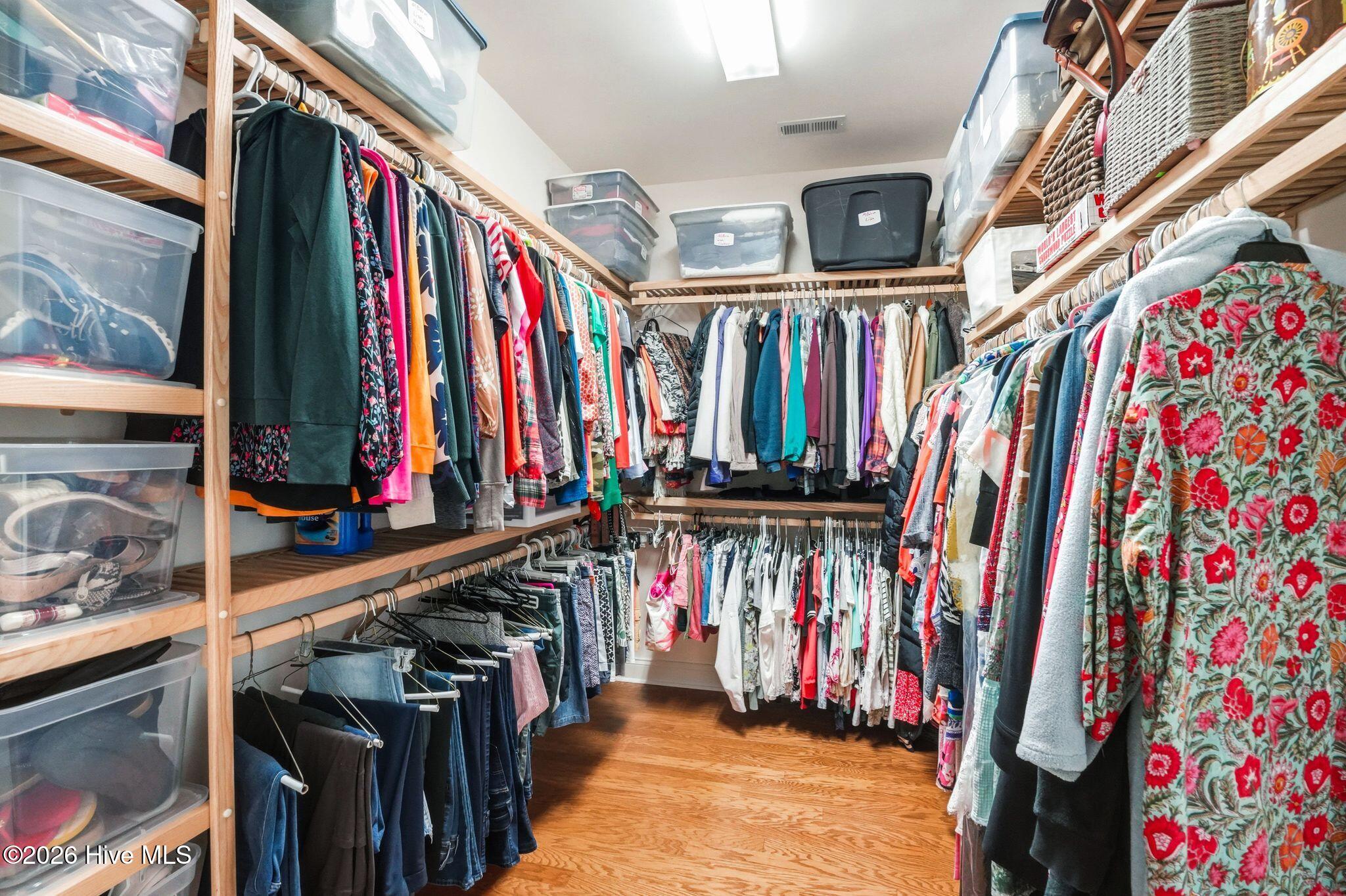 100565235 | Photo 36