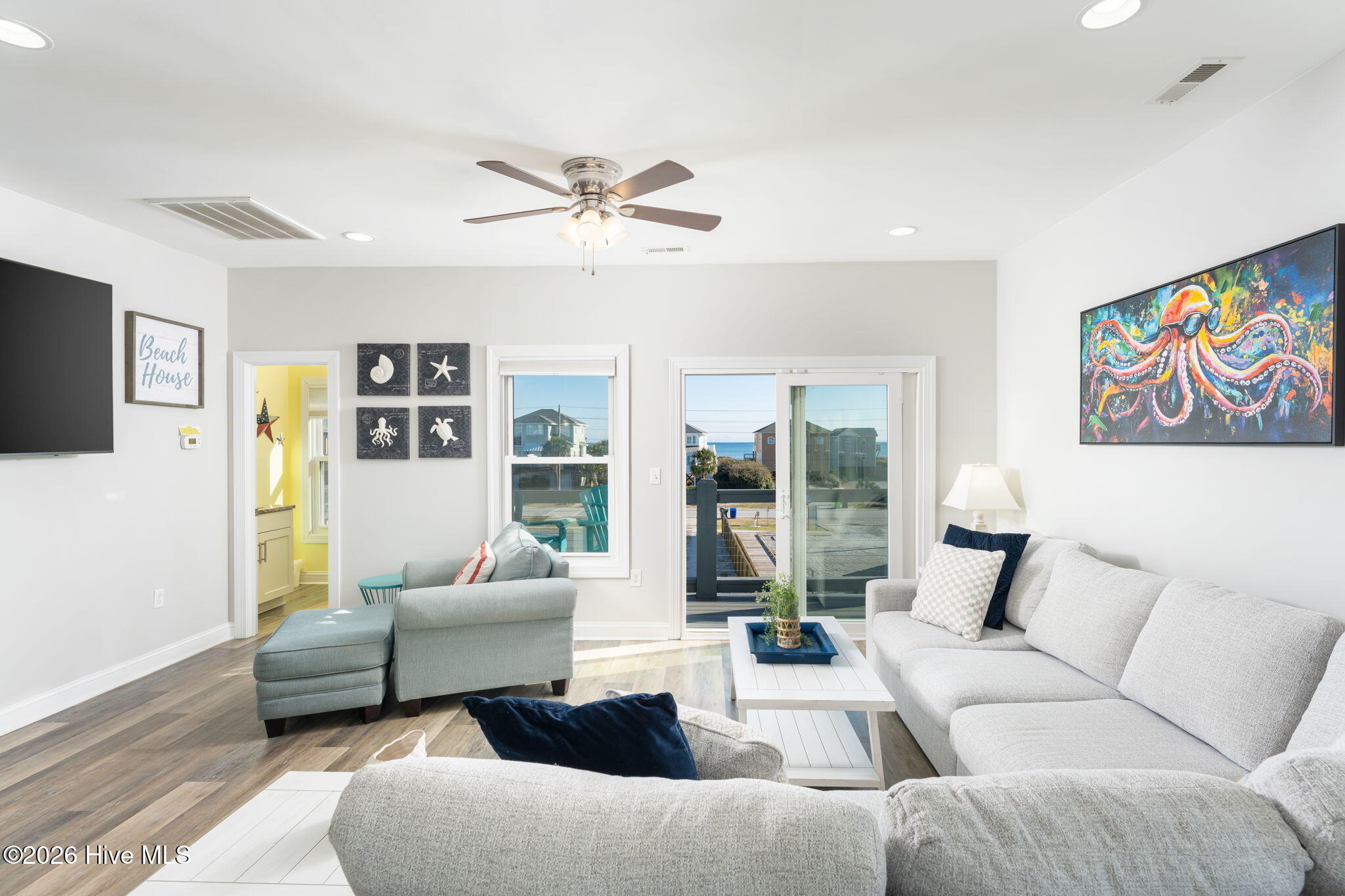 100560160 | Photo 11