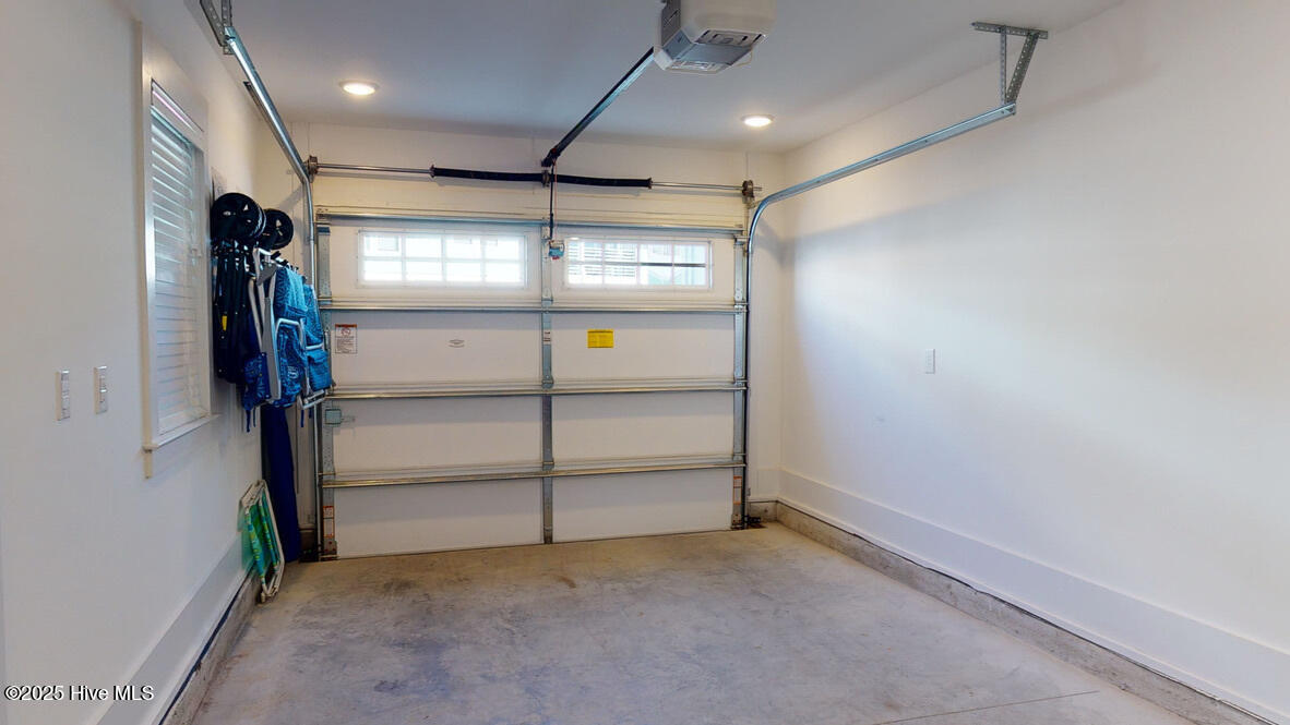 100526180 | Photo 30