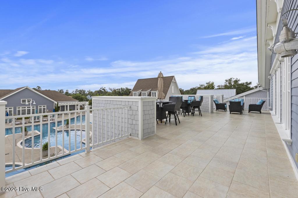 100569844 | Photo 75