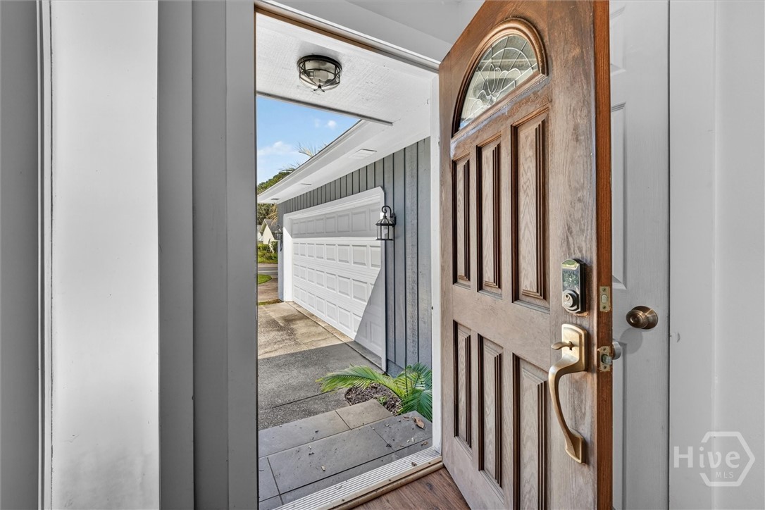 Photo 4 of Single family home for sale at 109 N Cromwell Rd, Savannah, GA 31410 | MLS# SA357584 | Listing updated on 2026-10-09