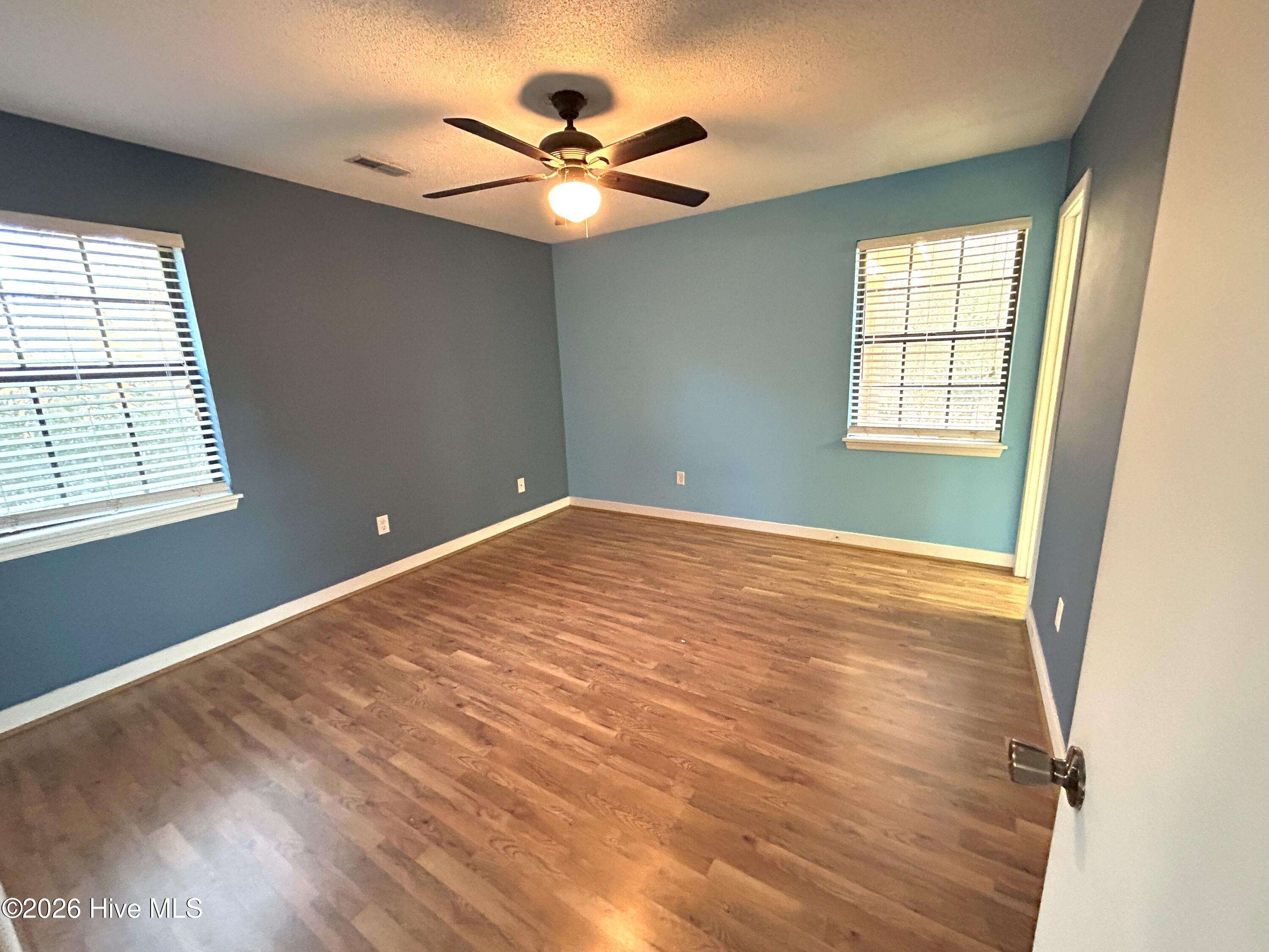 100557672 | Photo 11