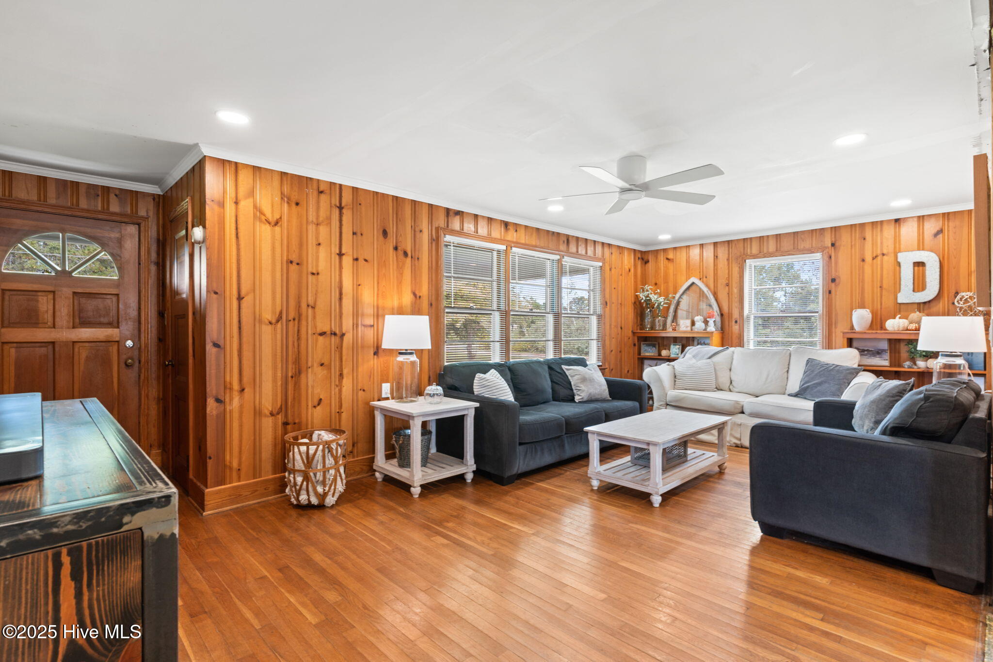 100536505 | Photo 11