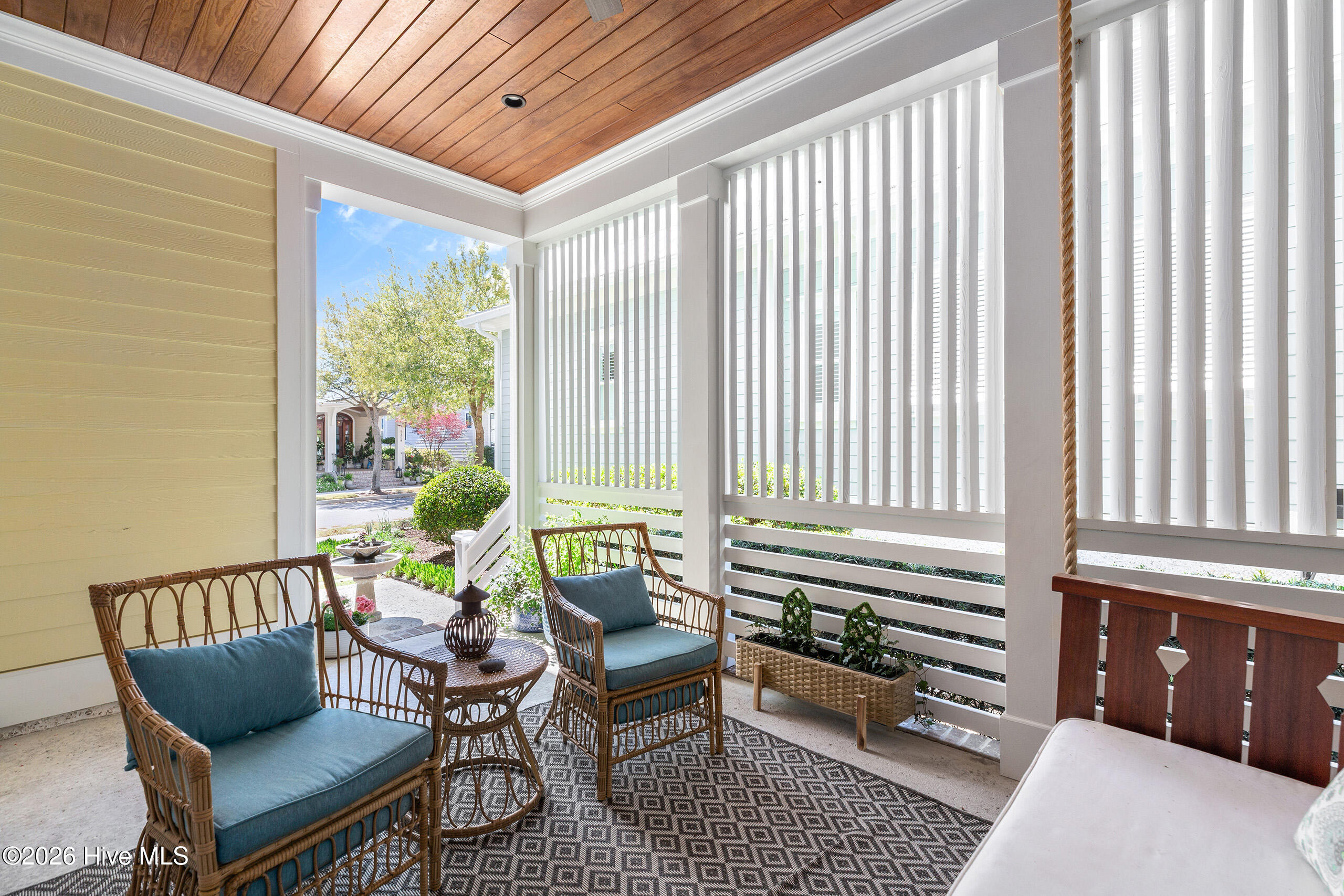 100563719 | Photo 38