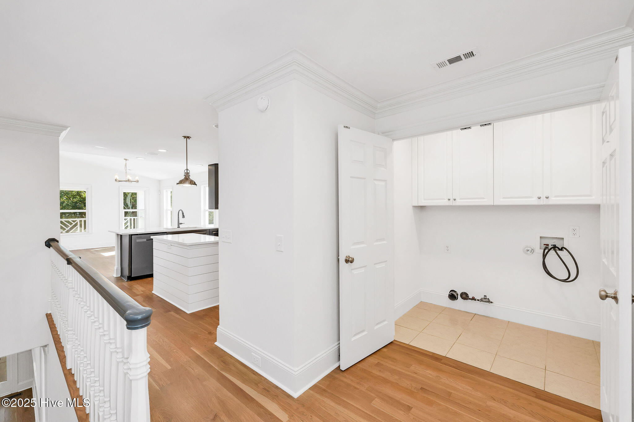 100540097 | Photo 29