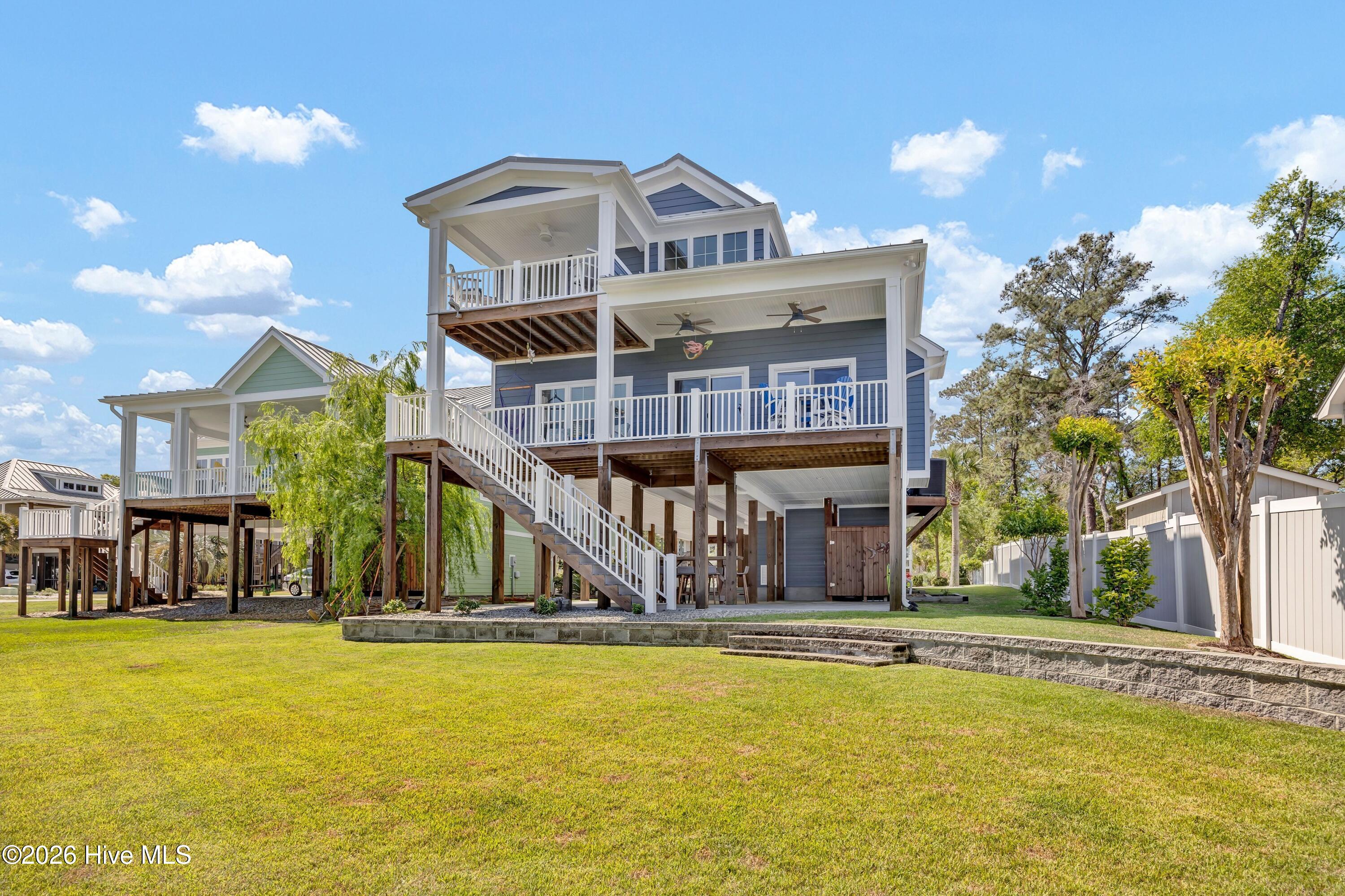 100569369 | Photo 63