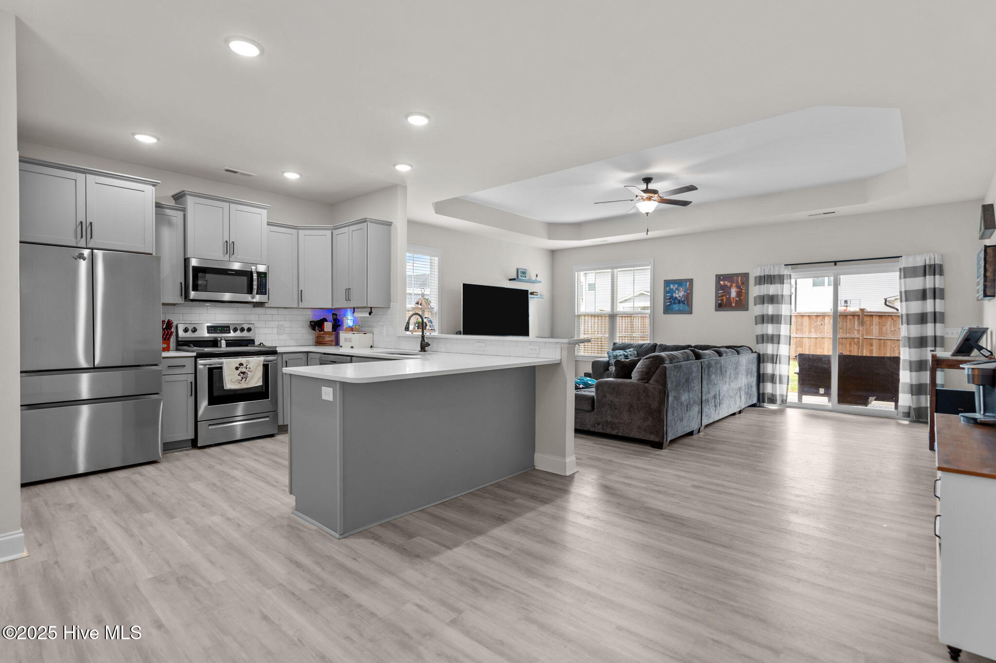 3990 Eclipse Avenue, Leland, NC 28451 – photo 7: 7-entry_to_living