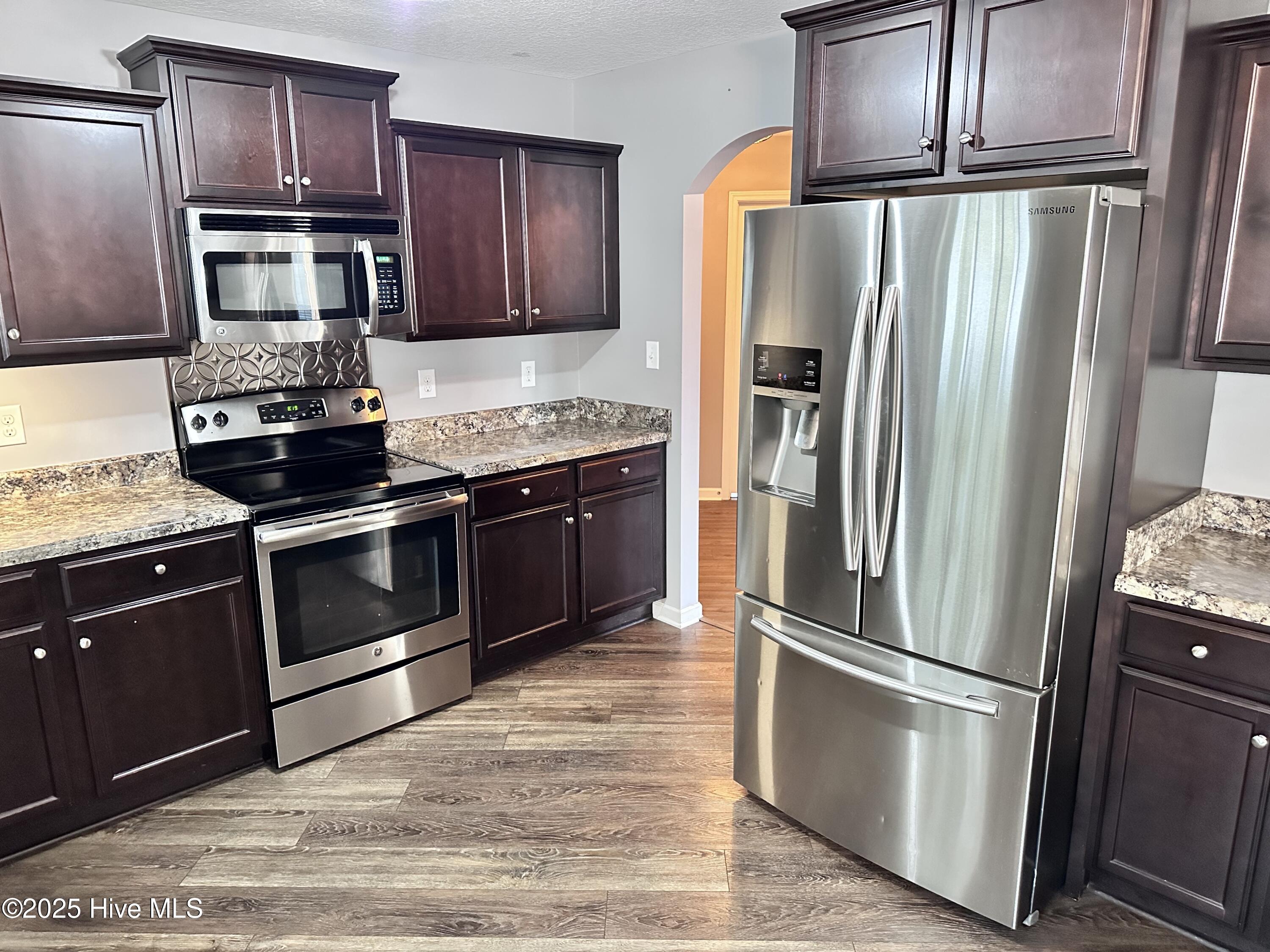 100542774 | Photo 11