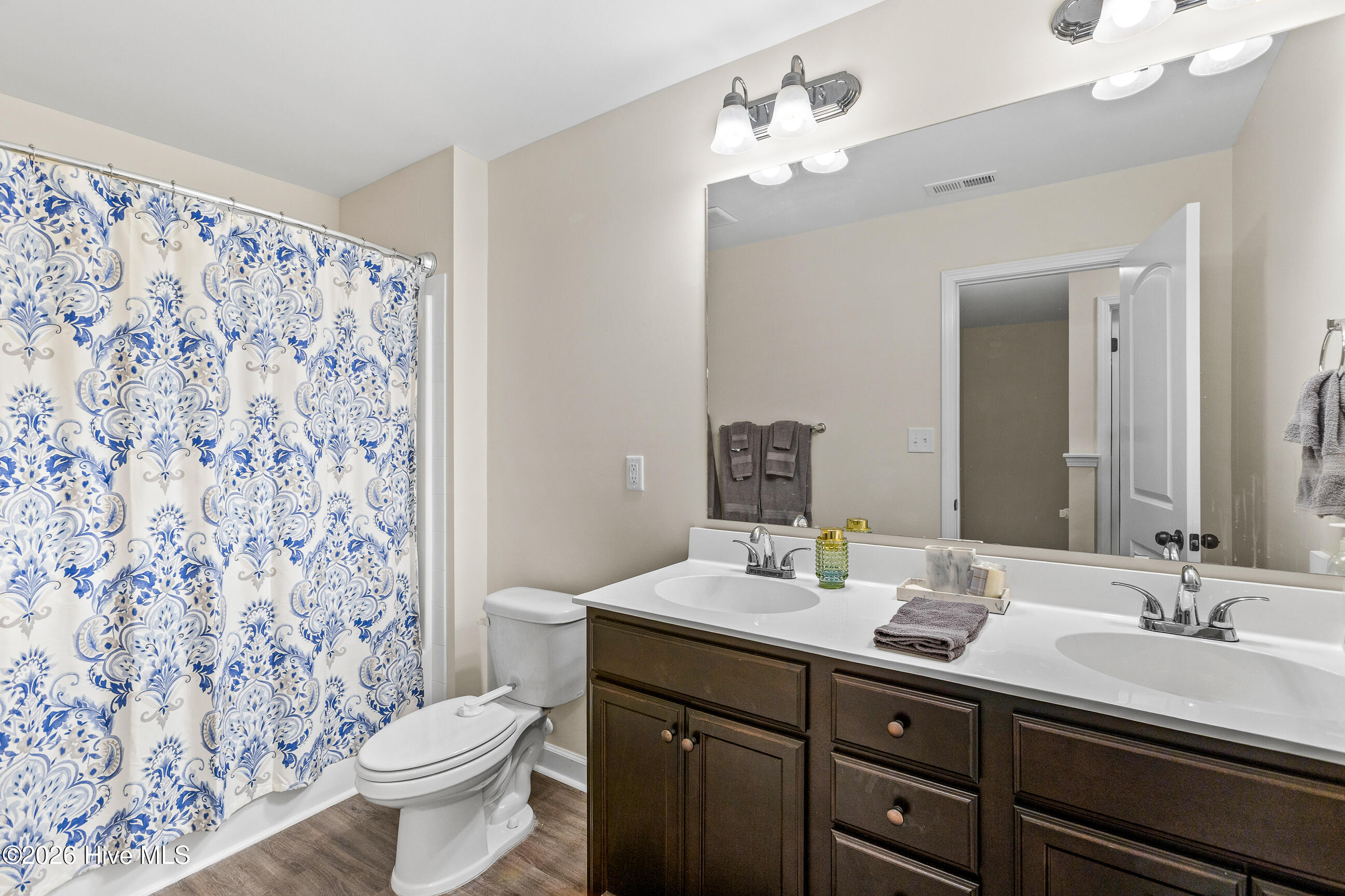 100564735 | Photo 23