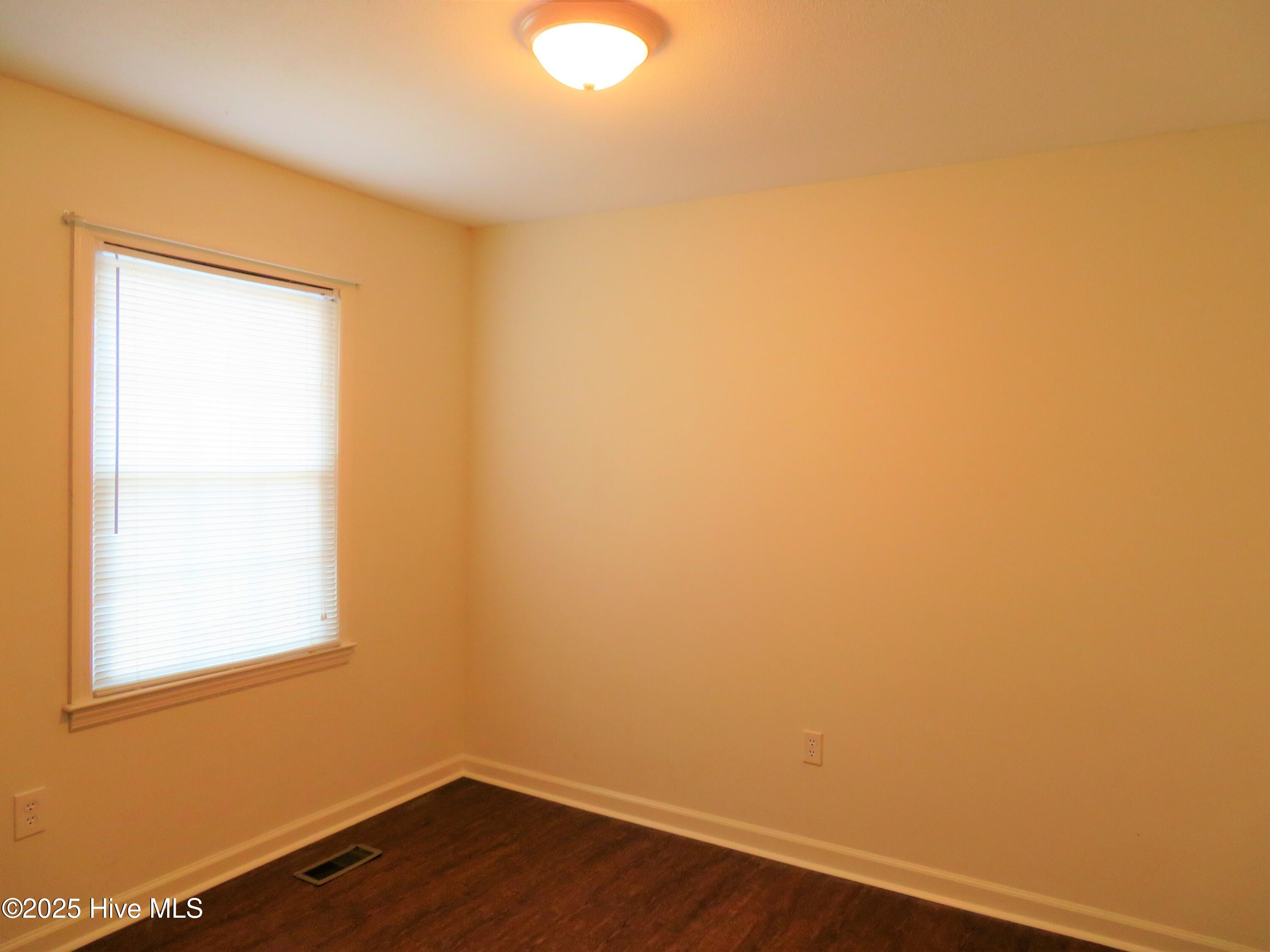 100545111 | Photo 13