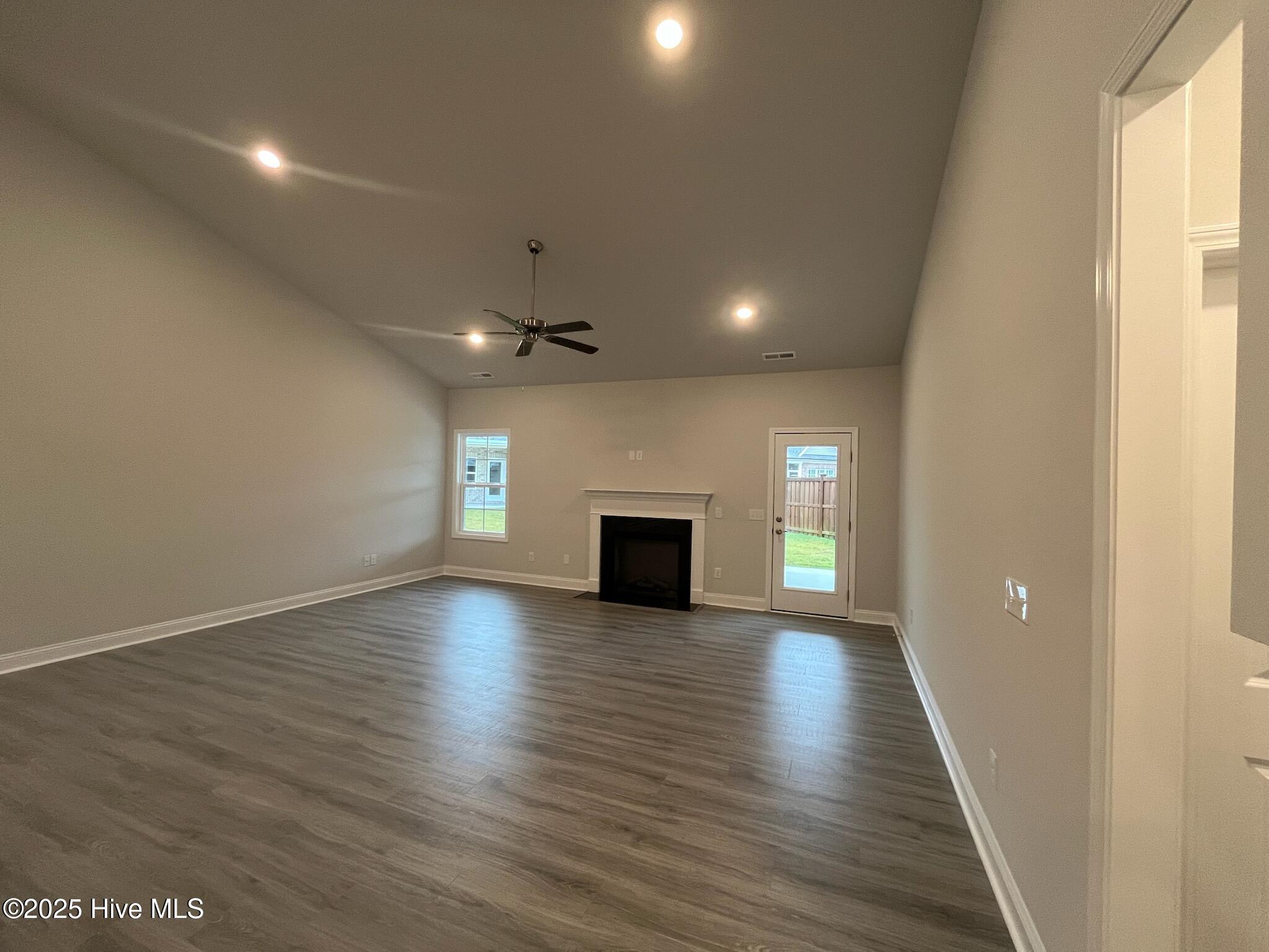 100447887 | Photo 18