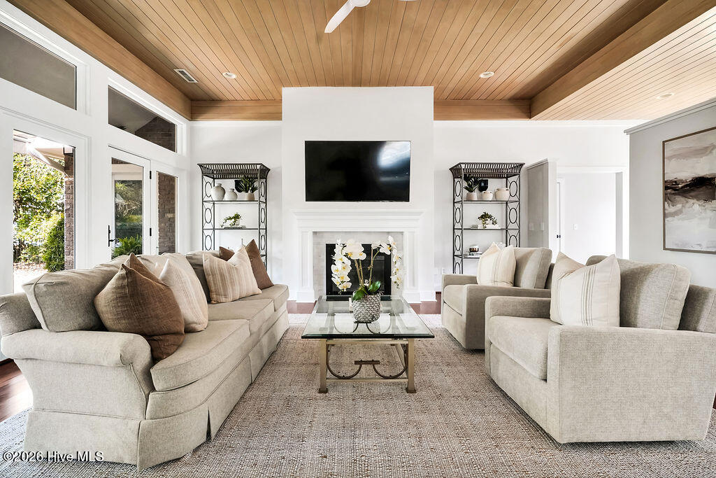 100565103 | Photo 15