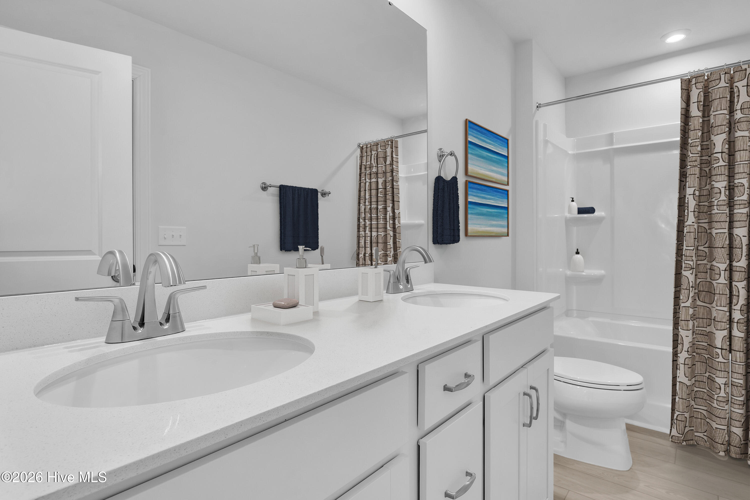 100564794 | Photo 23