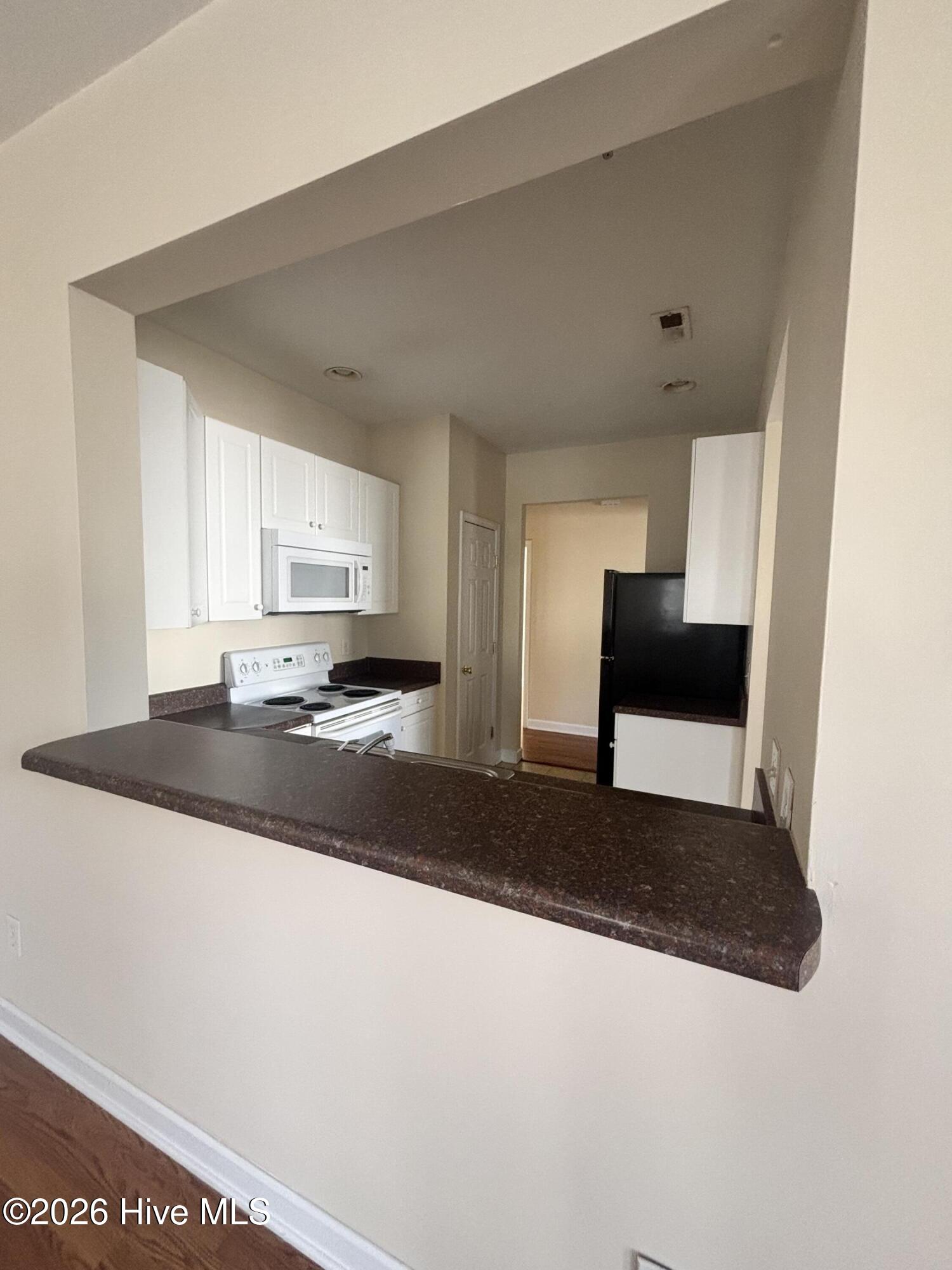 100548936 | Photo 10