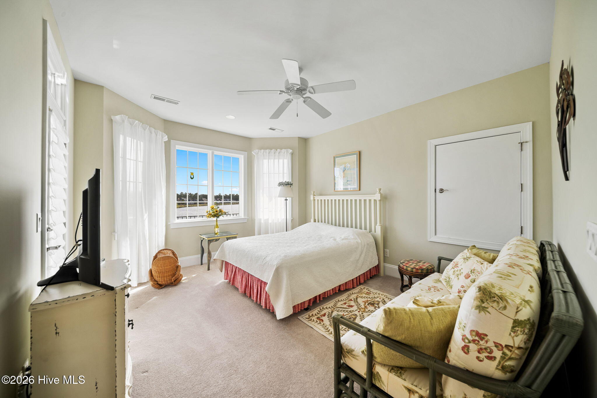 100560787 | Photo 37