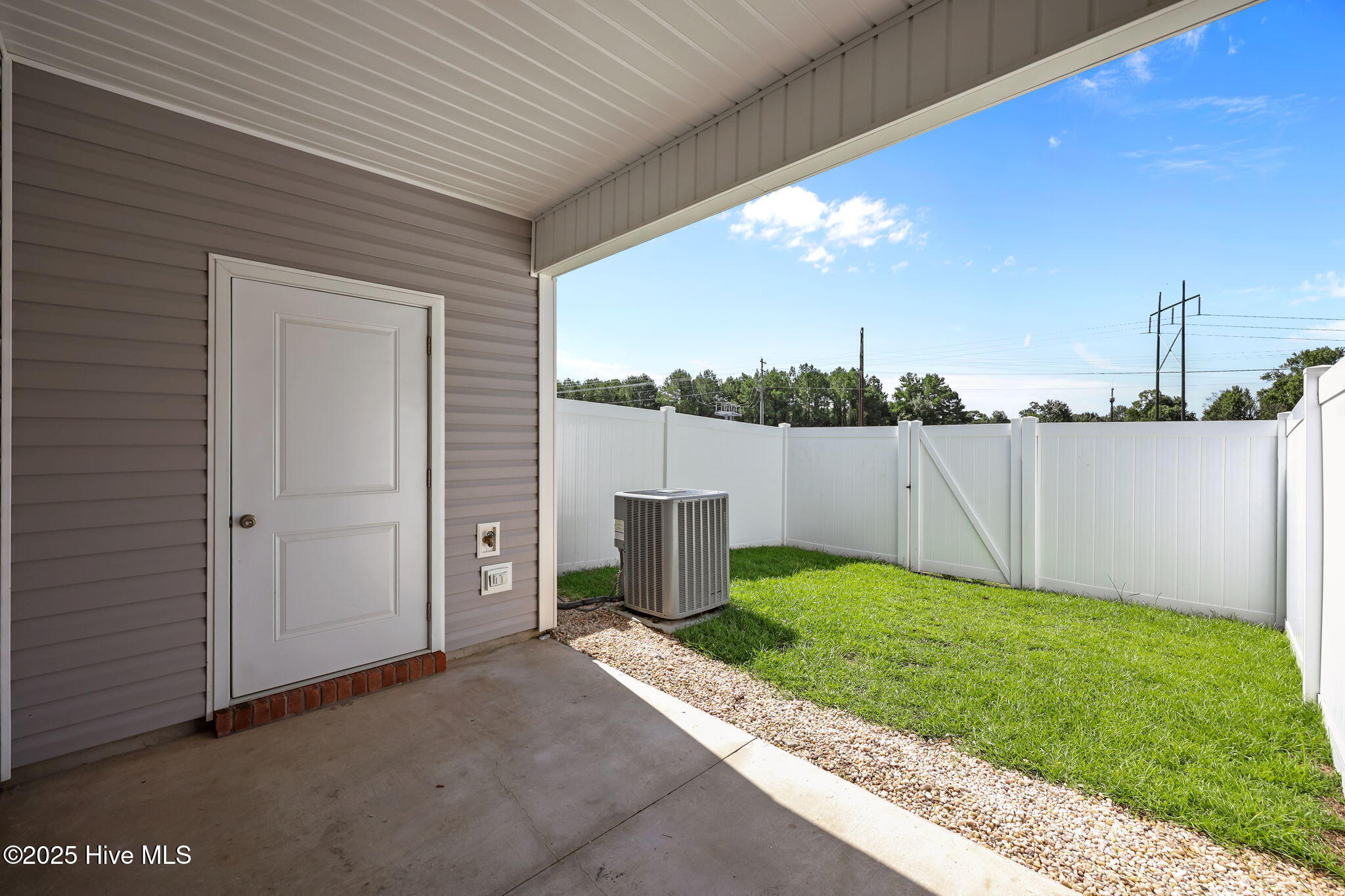 100521503 | Photo 36