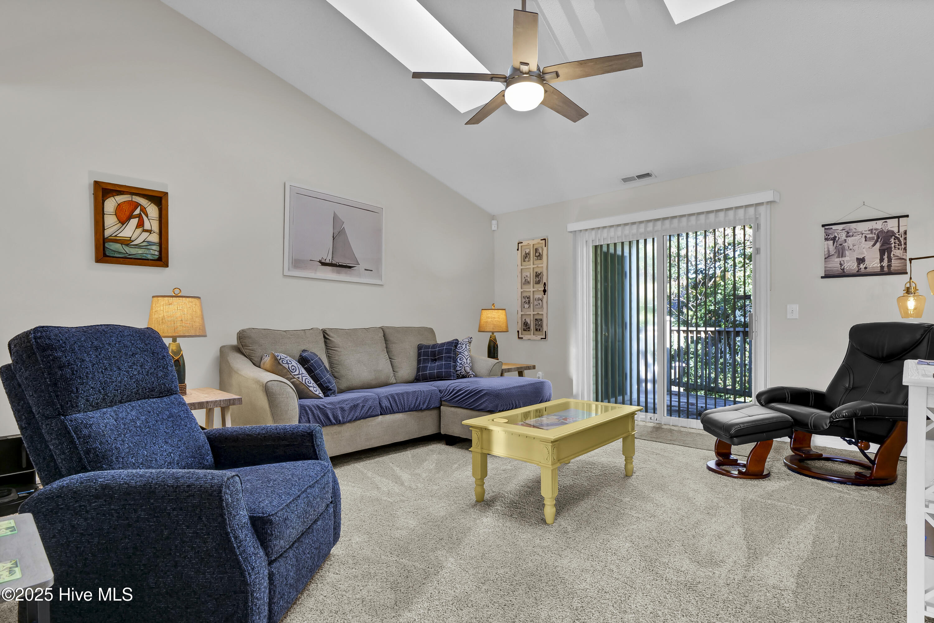 100519477 | Photo 11