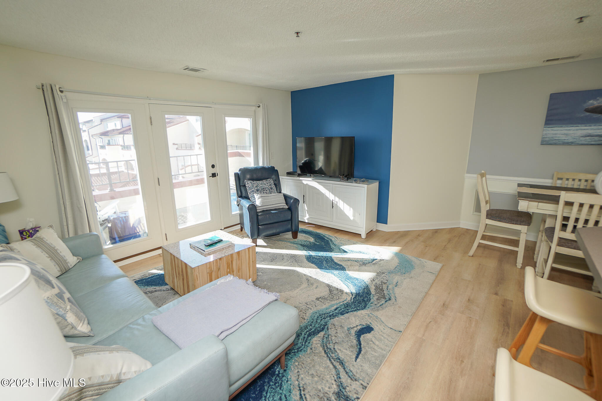 100535183 | Photo 37