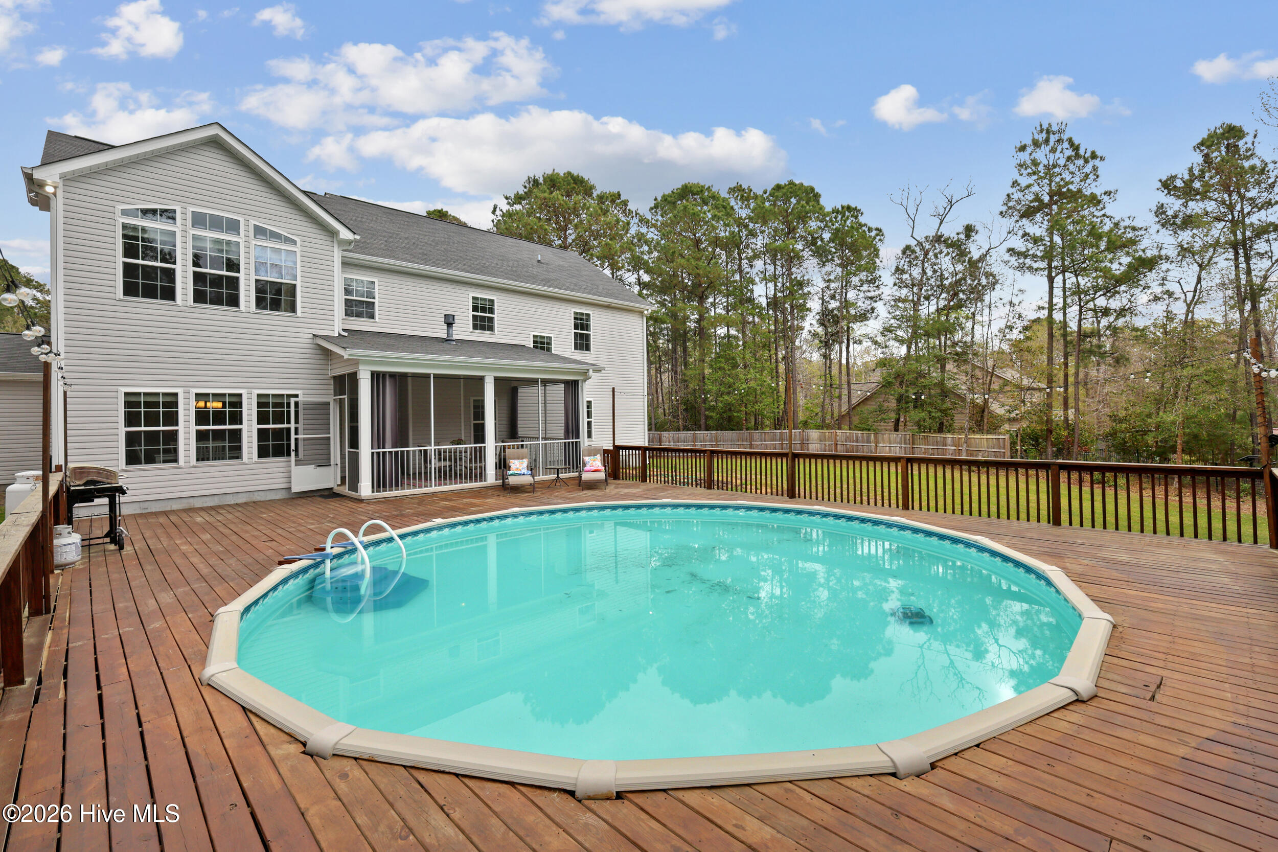 100562179 | Photo 57