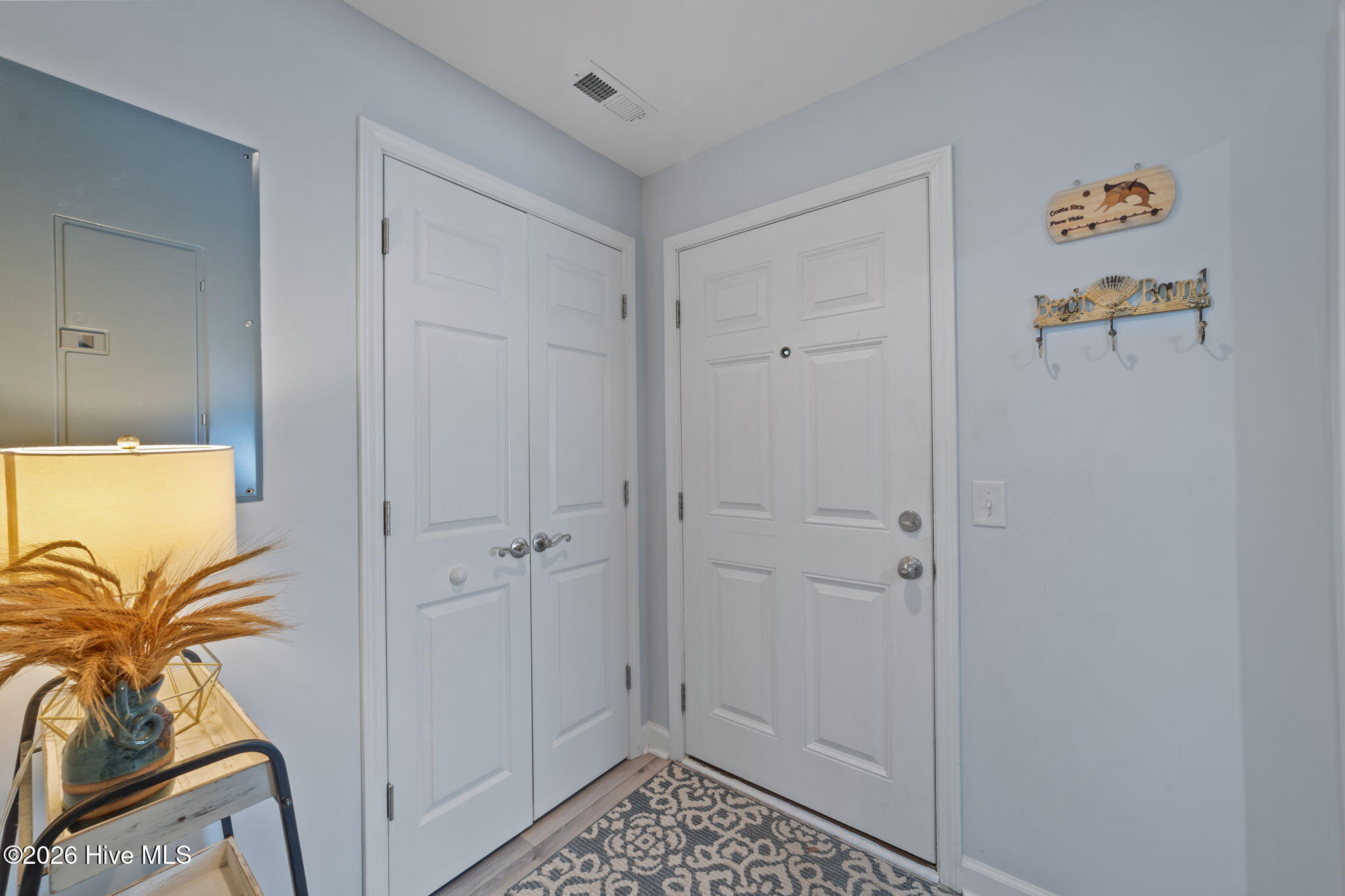 100561049 | Photo 15