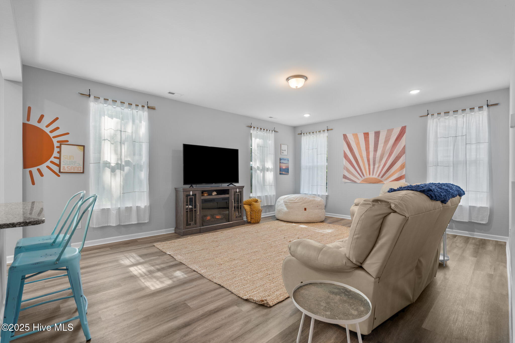 100528737 | Photo 13