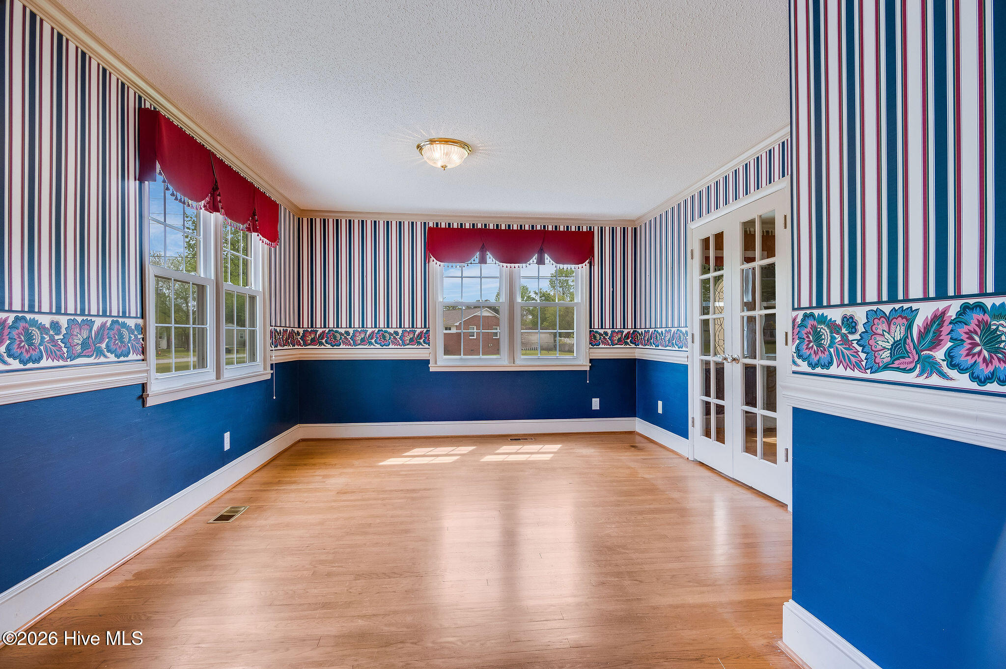 100565785 | Photo 10