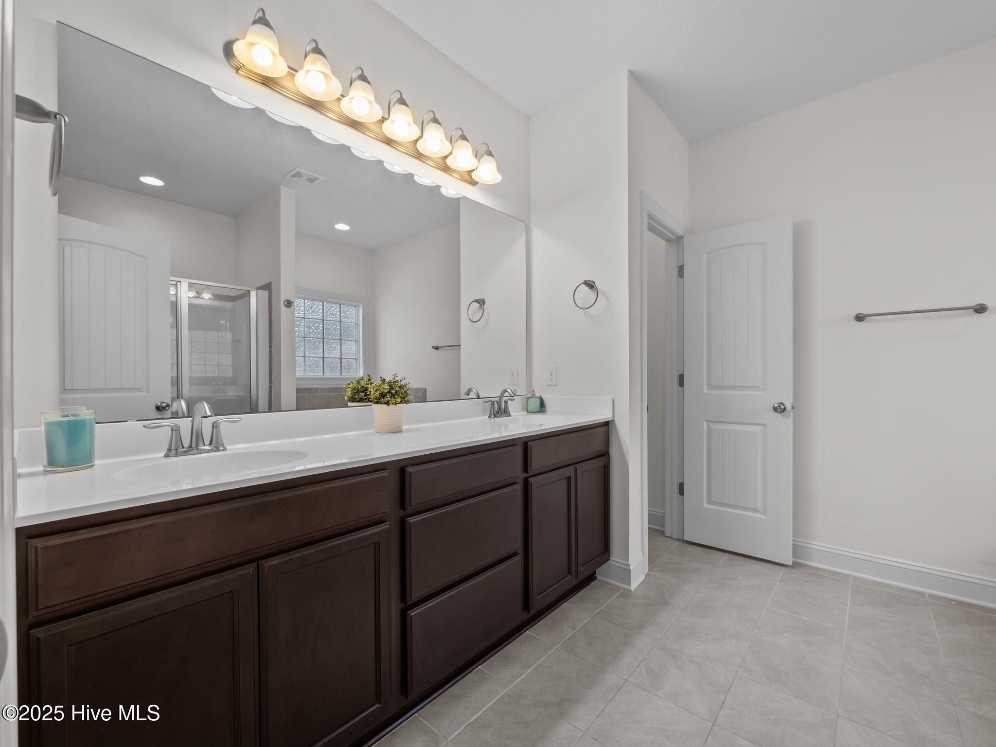 100536873 | Photo 19