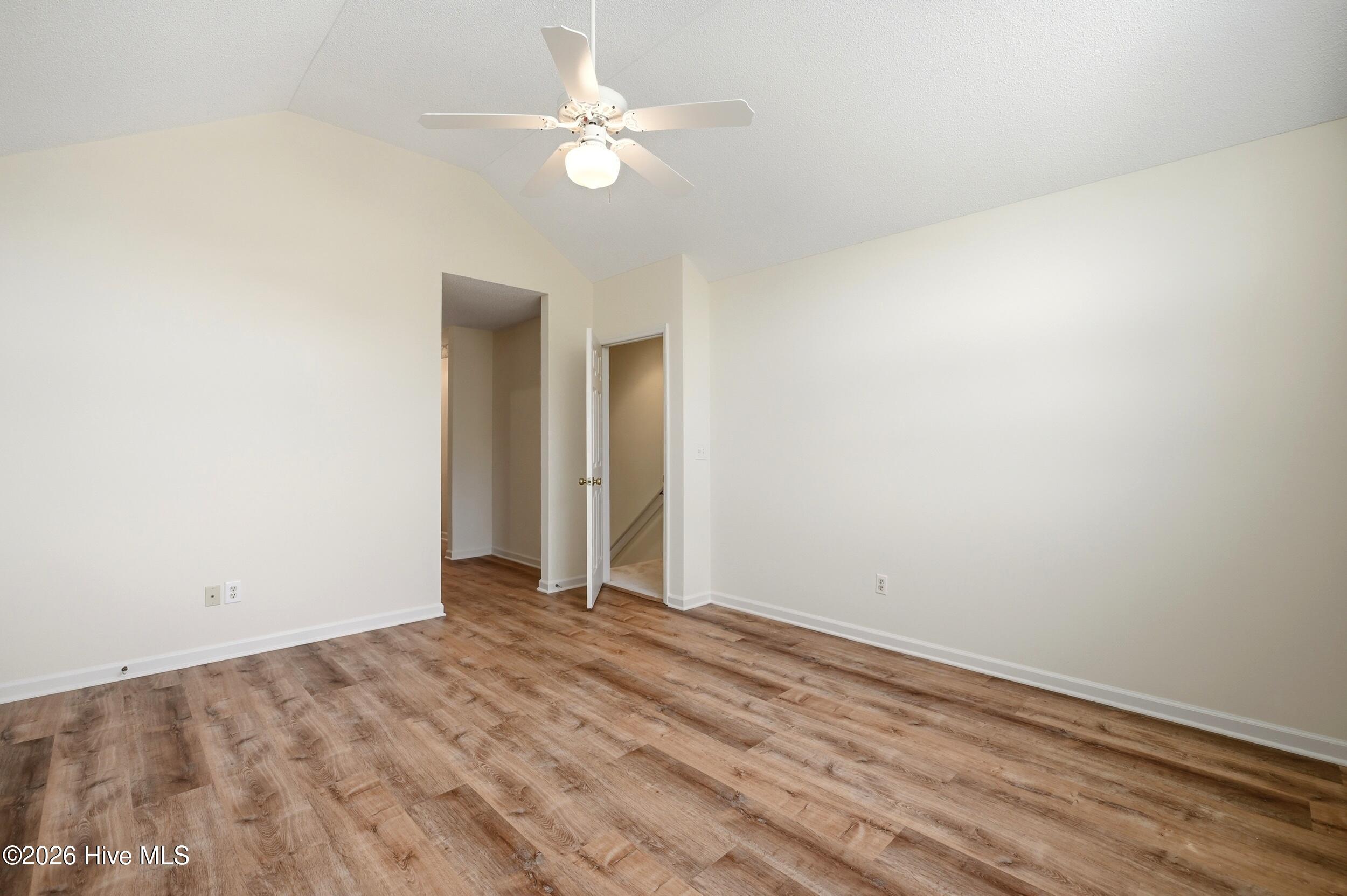 100566721 | Photo 20