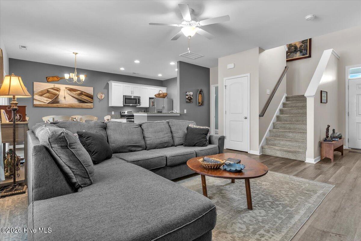 100558100 | Photo 10