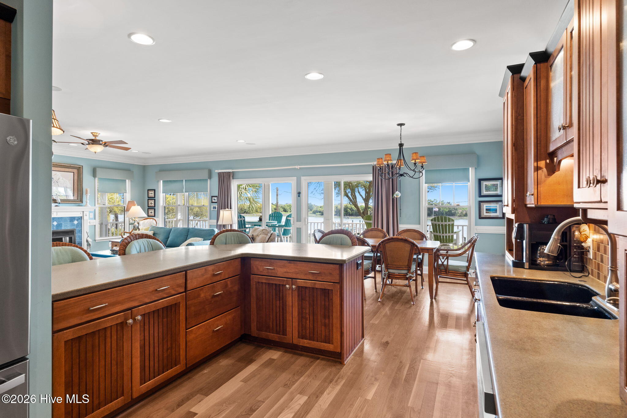 100566344 | Photo 35