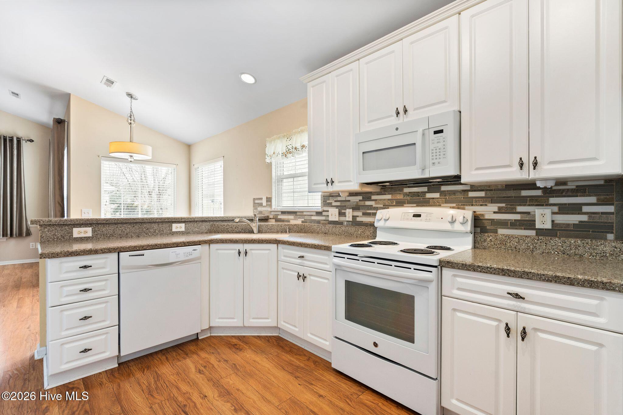 100558040 | Photo 18