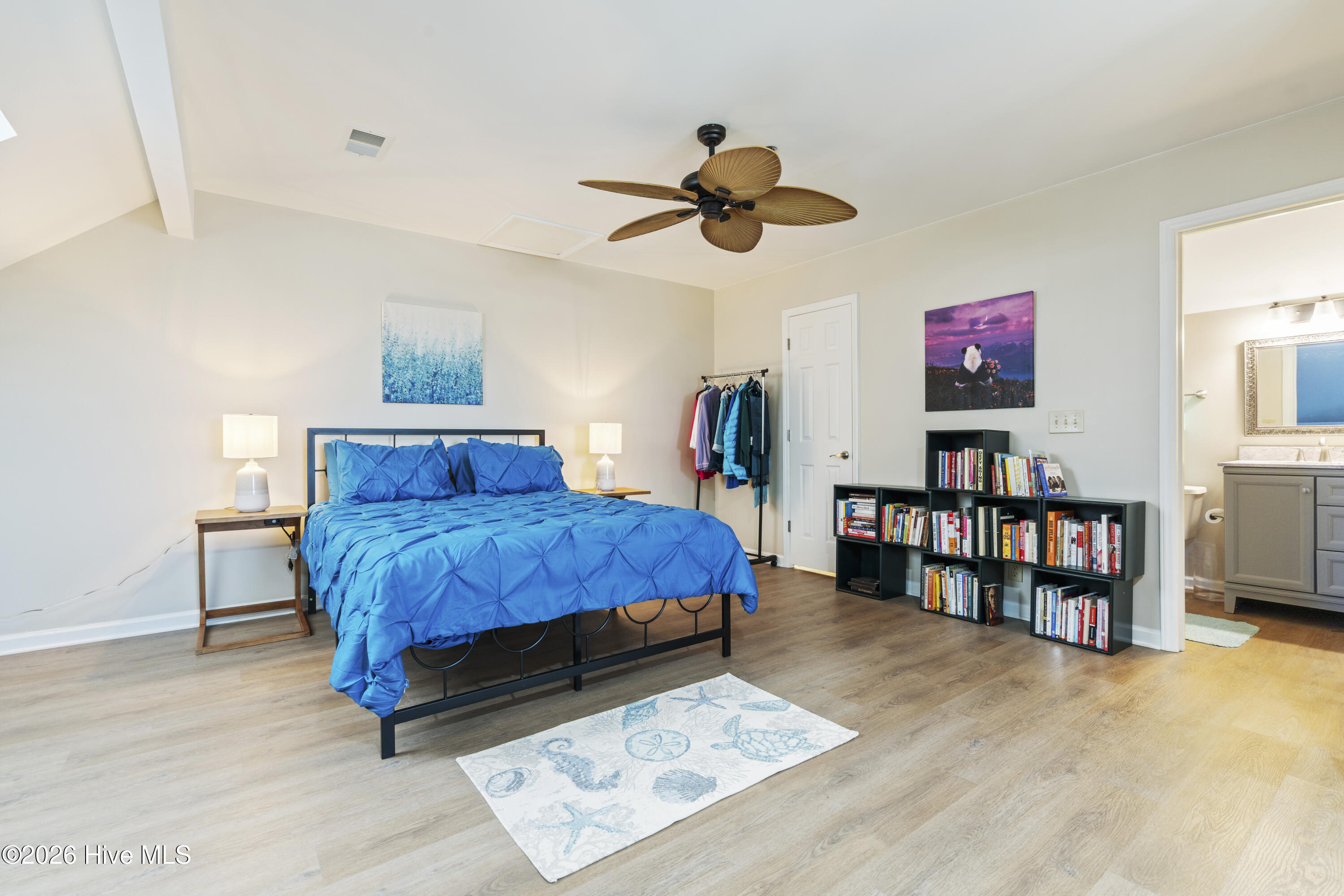 100554820 | Photo 33