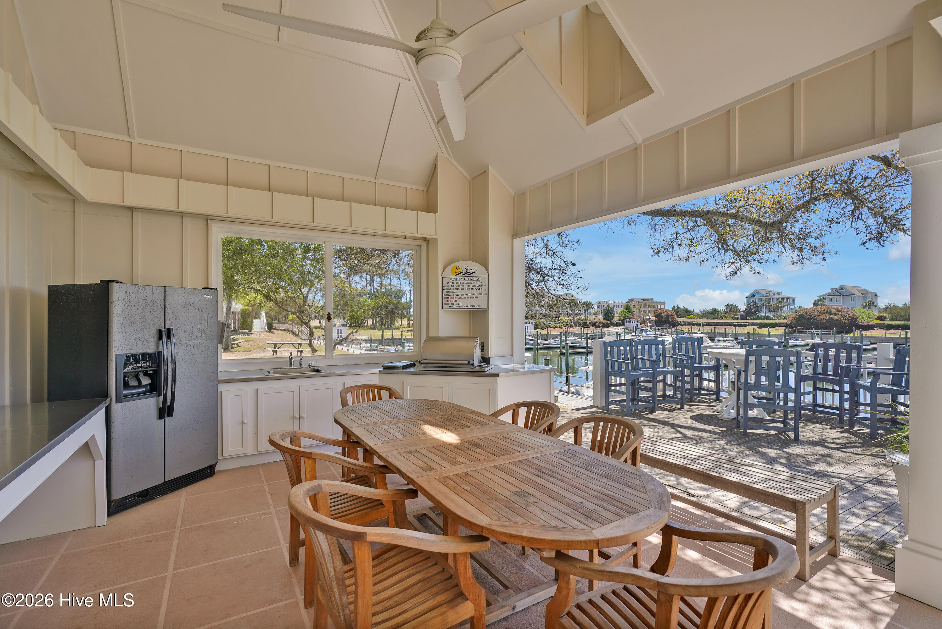 100549864 | Photo 87