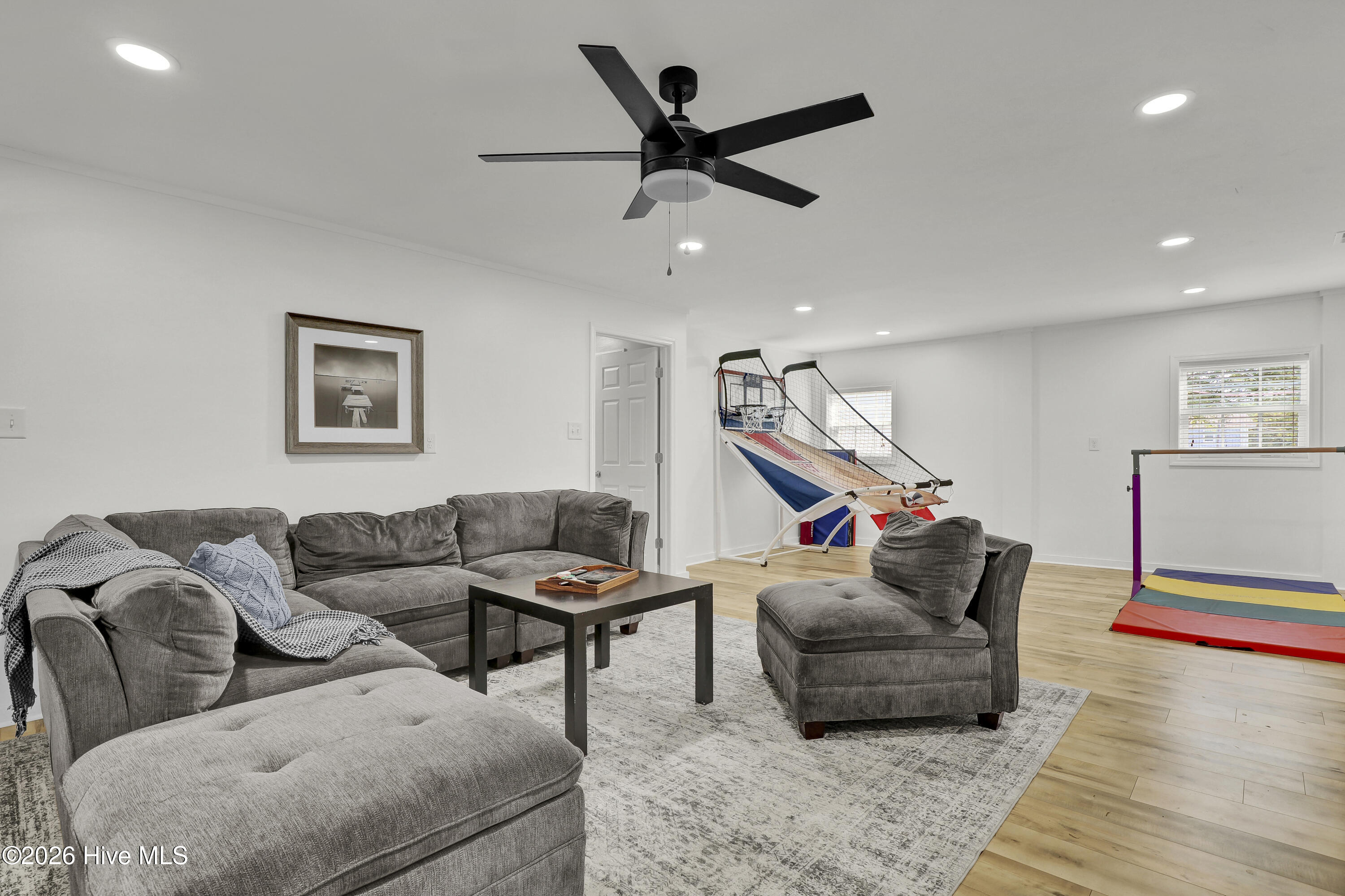 100566573 | Photo 37