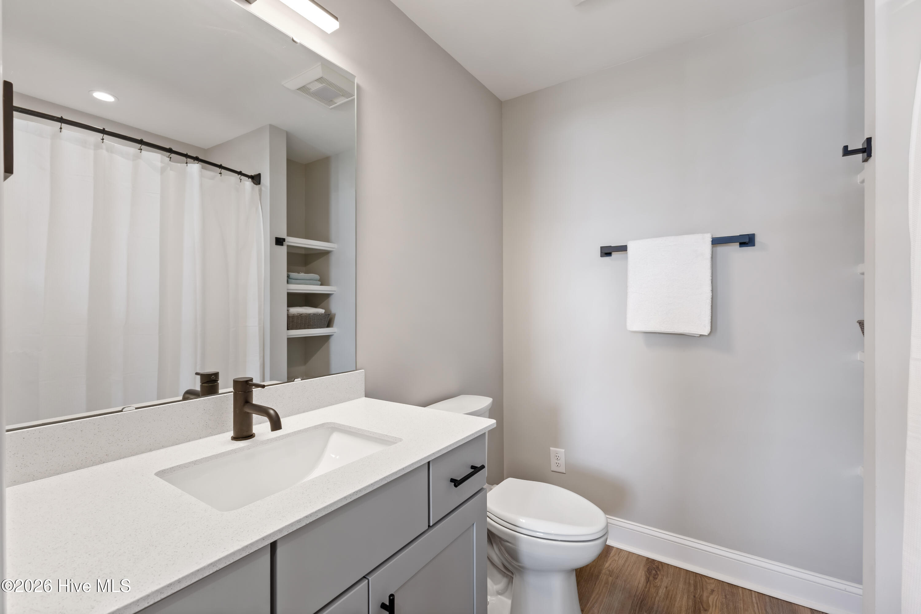 100564828 | Photo 24