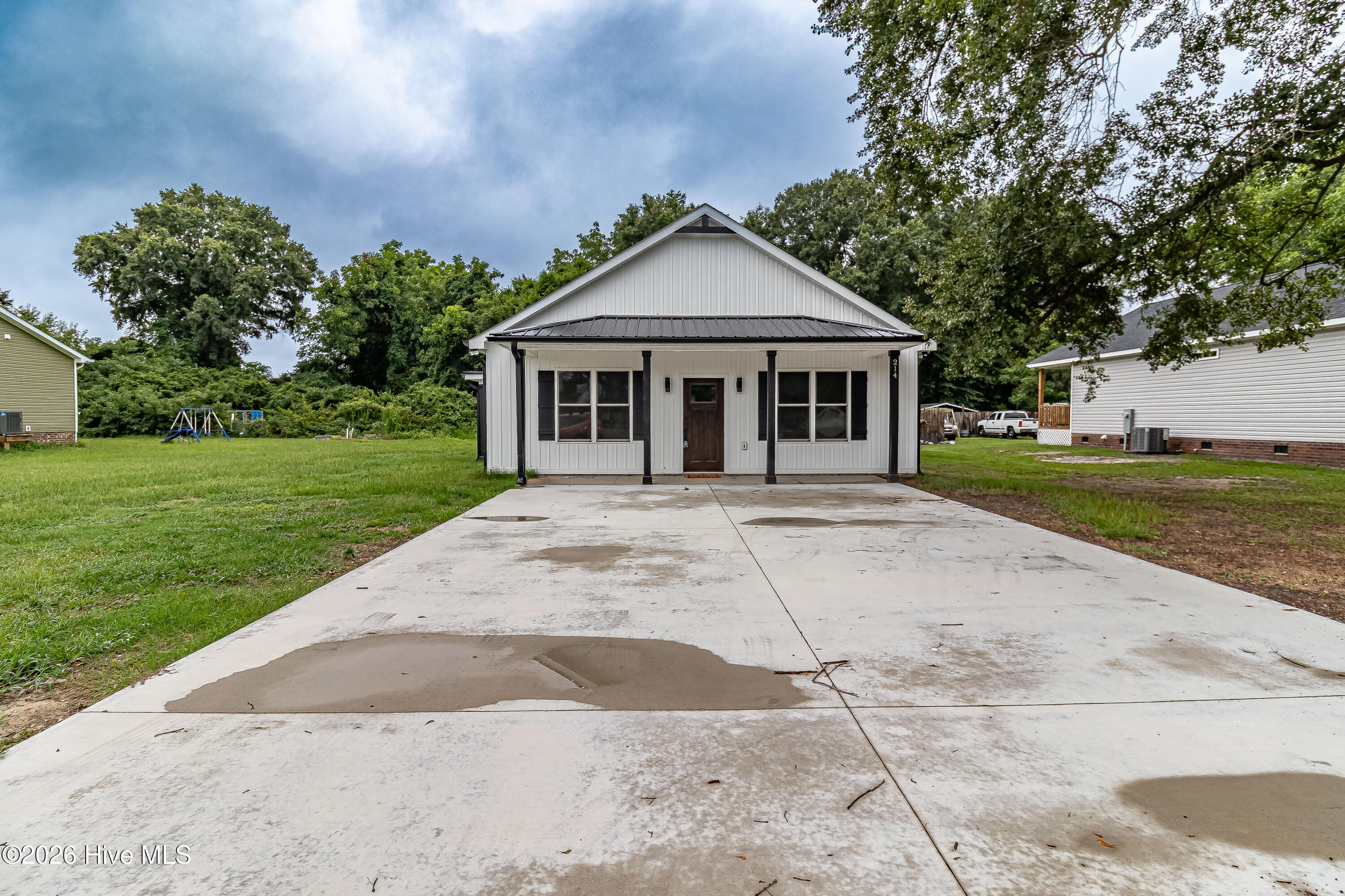 Exterior photo of 214 E Railroad Street E, La Grange, NC 28551. MLS: 100588883