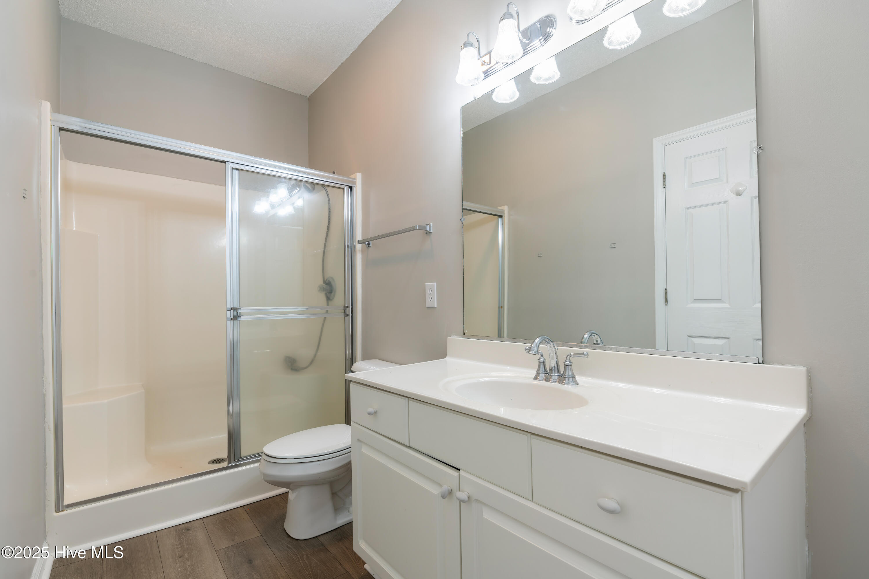 100543647 | Photo 23