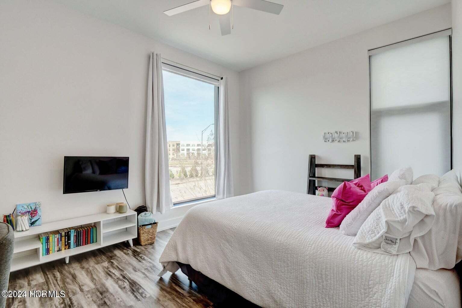 100548668 | Photo 18