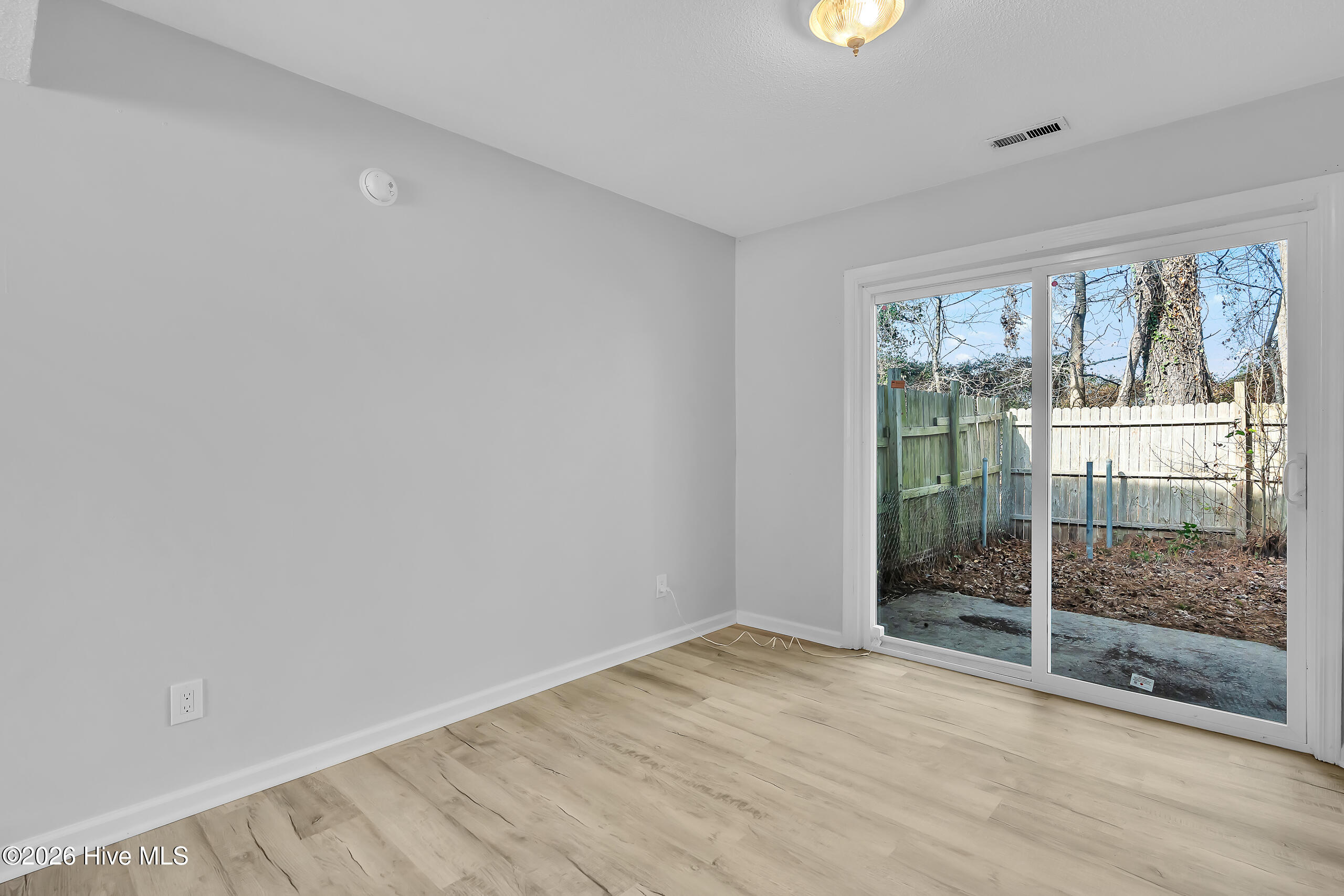 100549953 | Photo 13