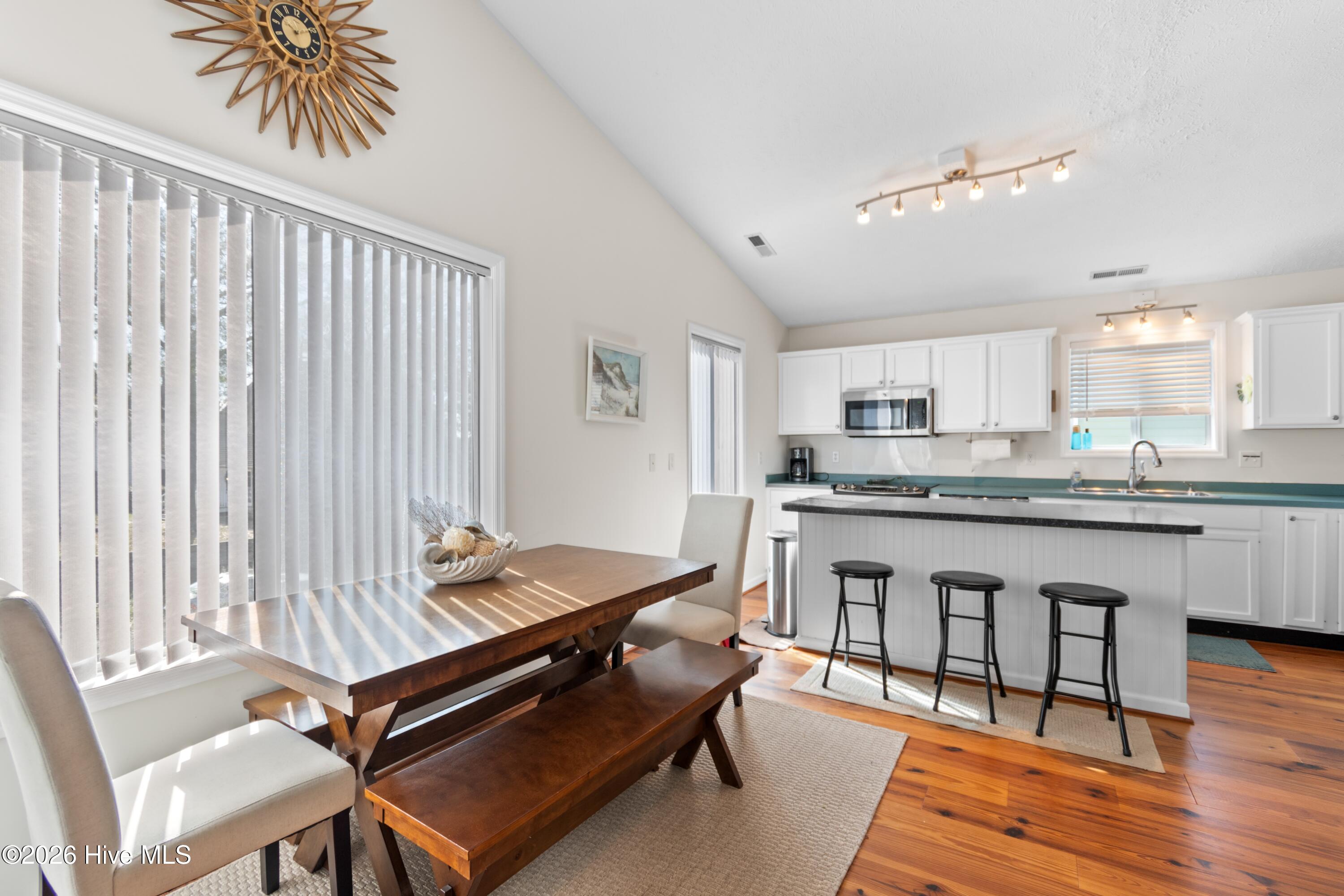 100561293 | Photo 11