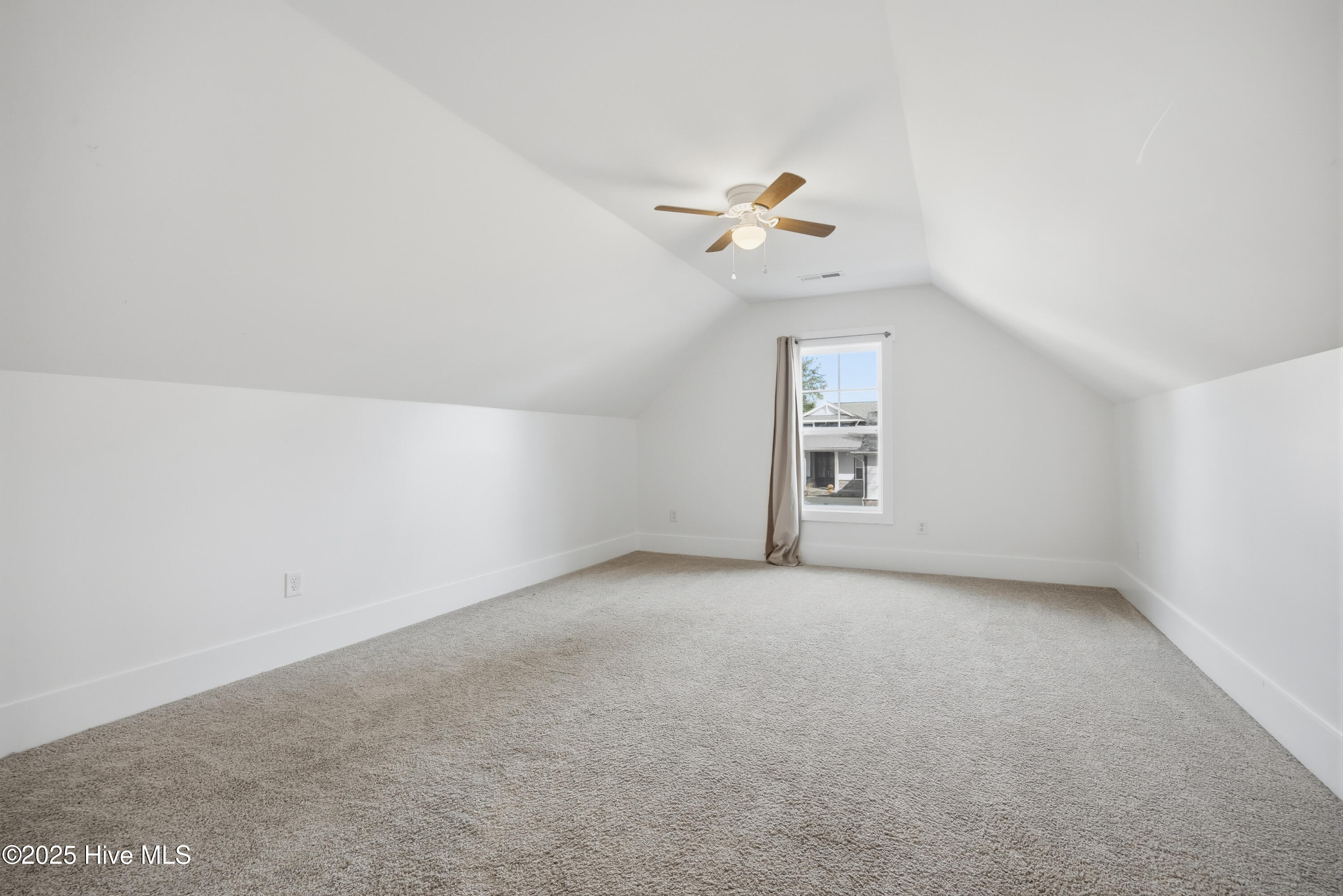 100541588 | Photo 34