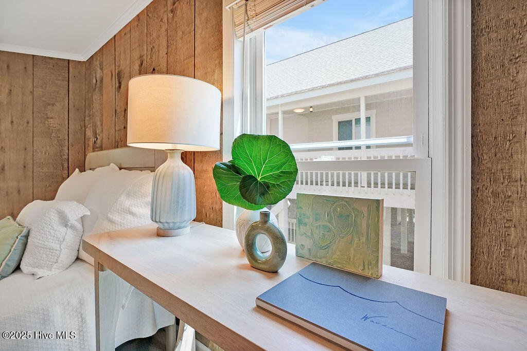 100508979 | Photo 93