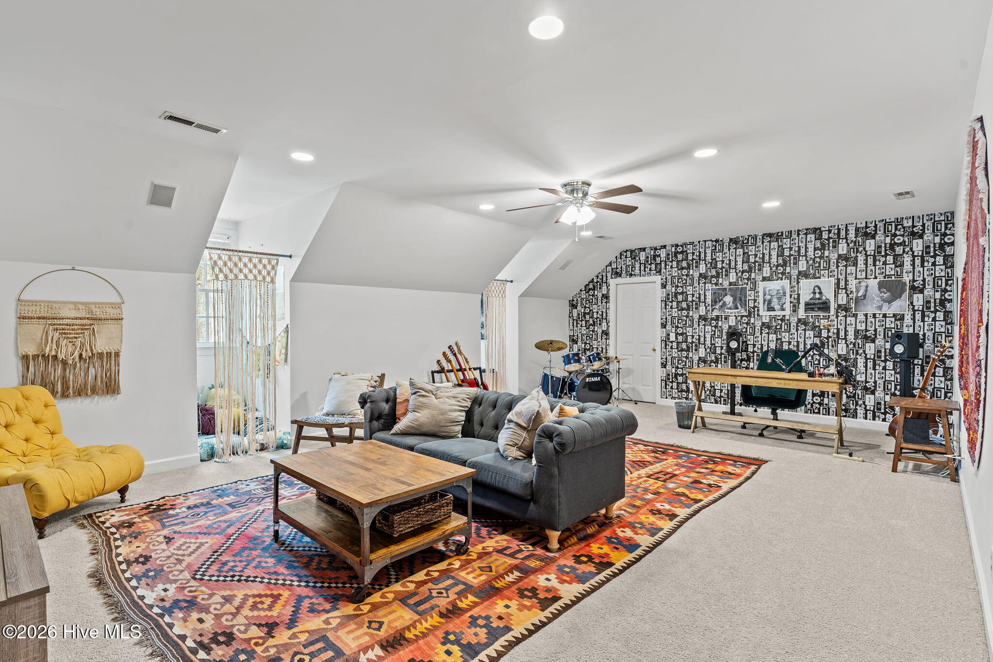 100556874 | Photo 51