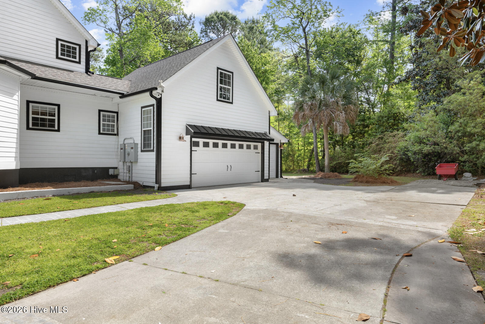 100569189 | Photo 48