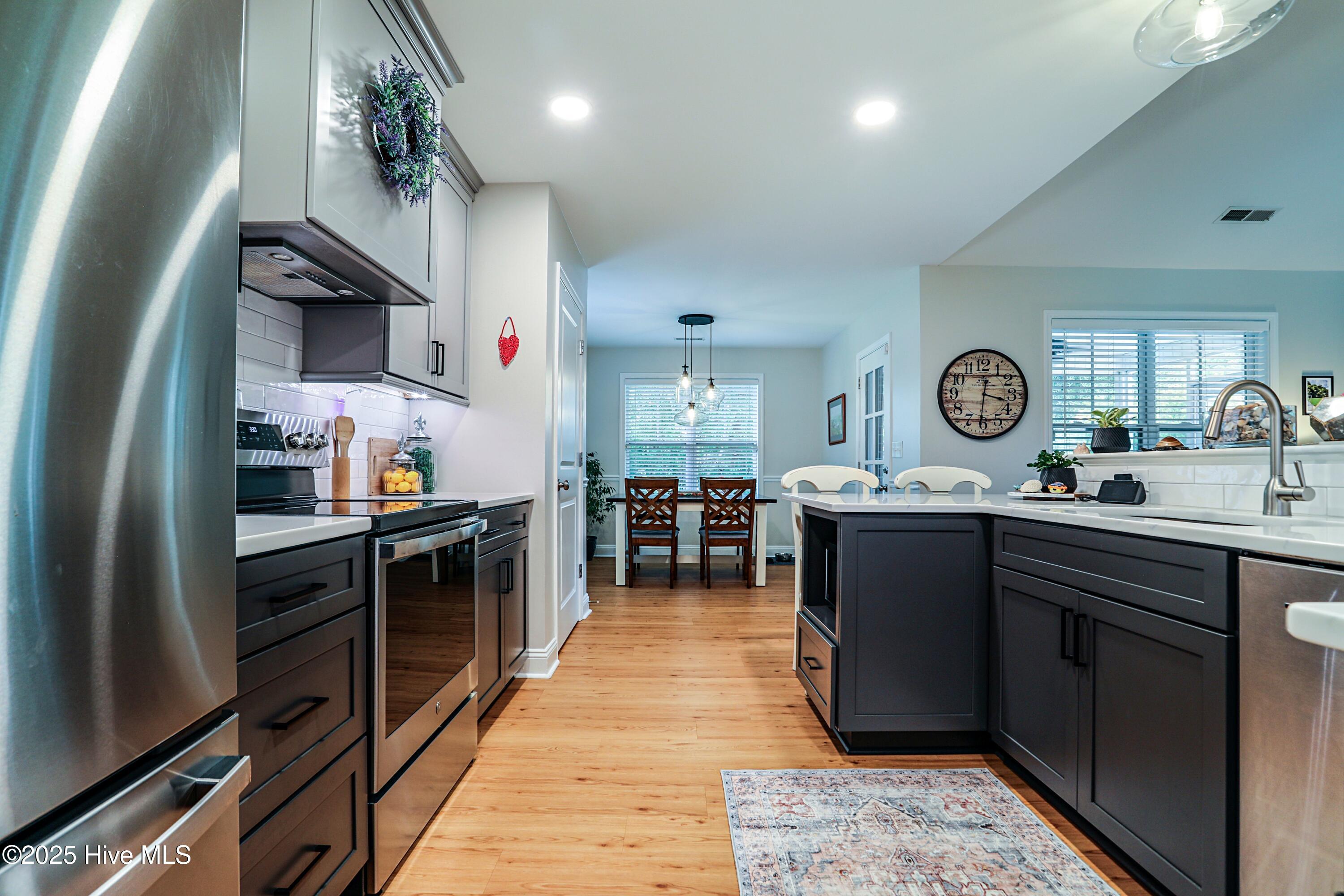 100541806 | Photo 22