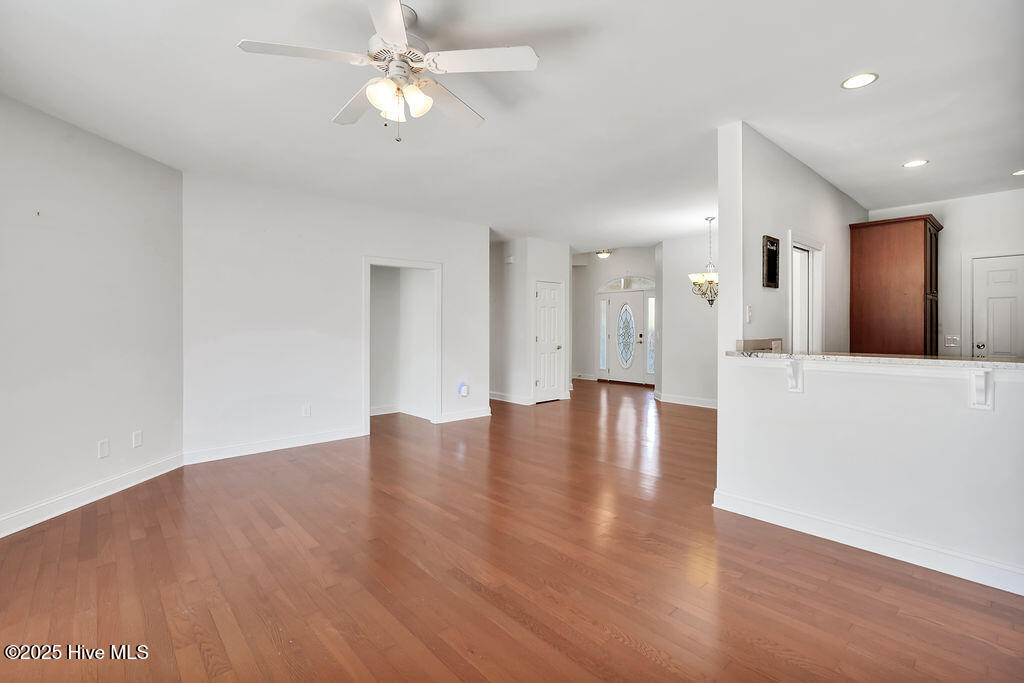 100531684 | Photo 12